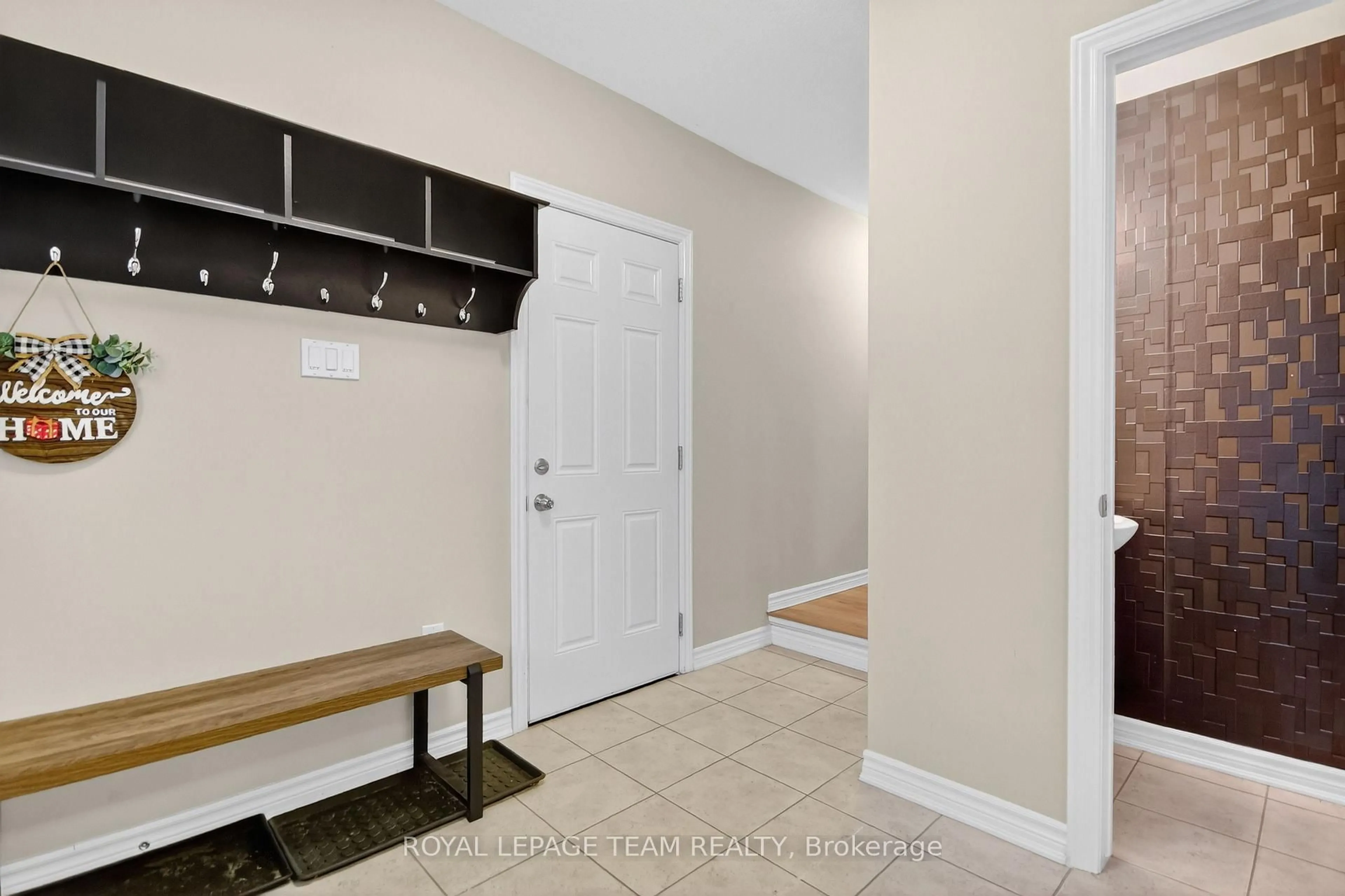 Indoor entryway for 317 Gallantry Way, Stittsville Ontario K2S 0P8