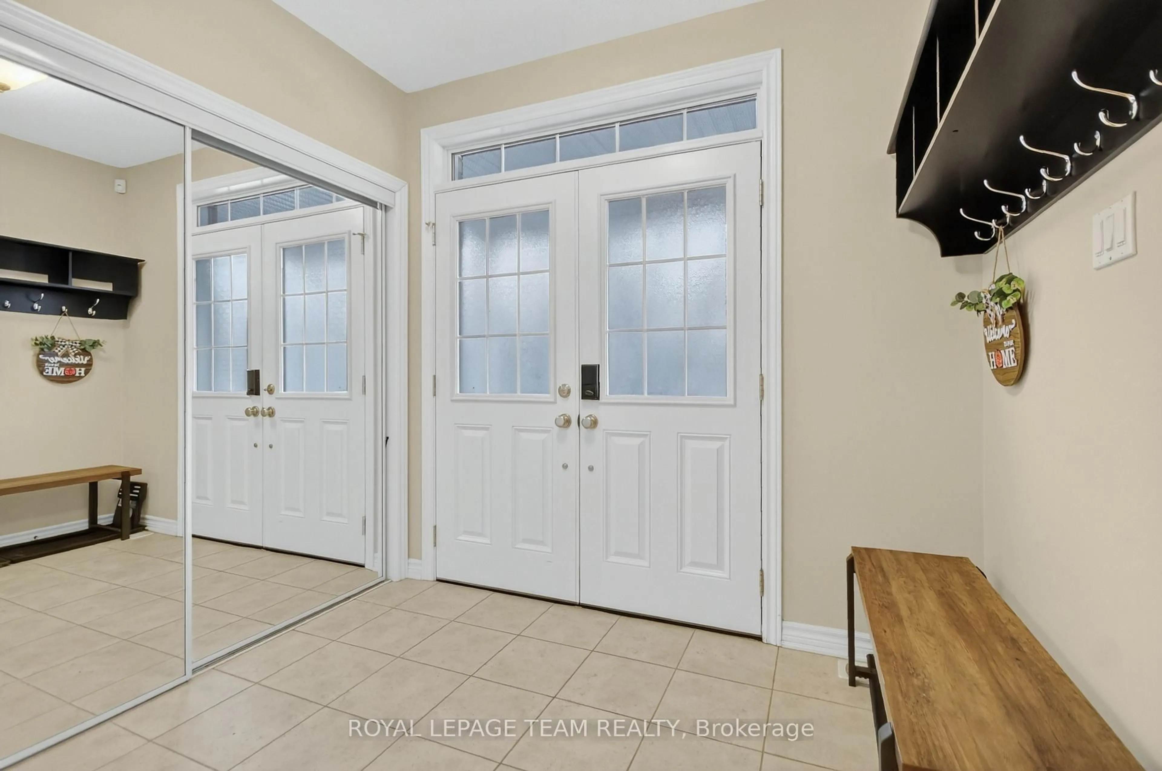 Indoor entryway for 317 Gallantry Way, Stittsville Ontario K2S 0P8