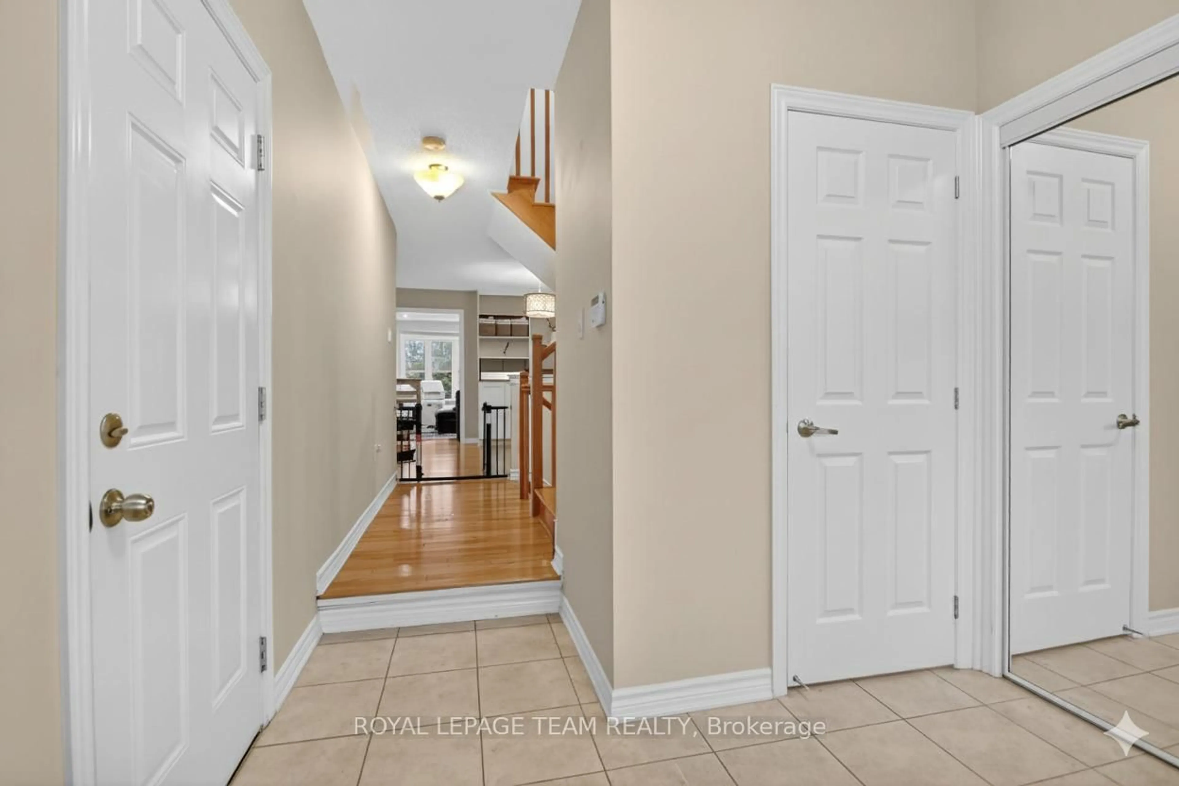 Indoor entryway for 317 Gallantry Way, Stittsville Ontario K2S 0P8