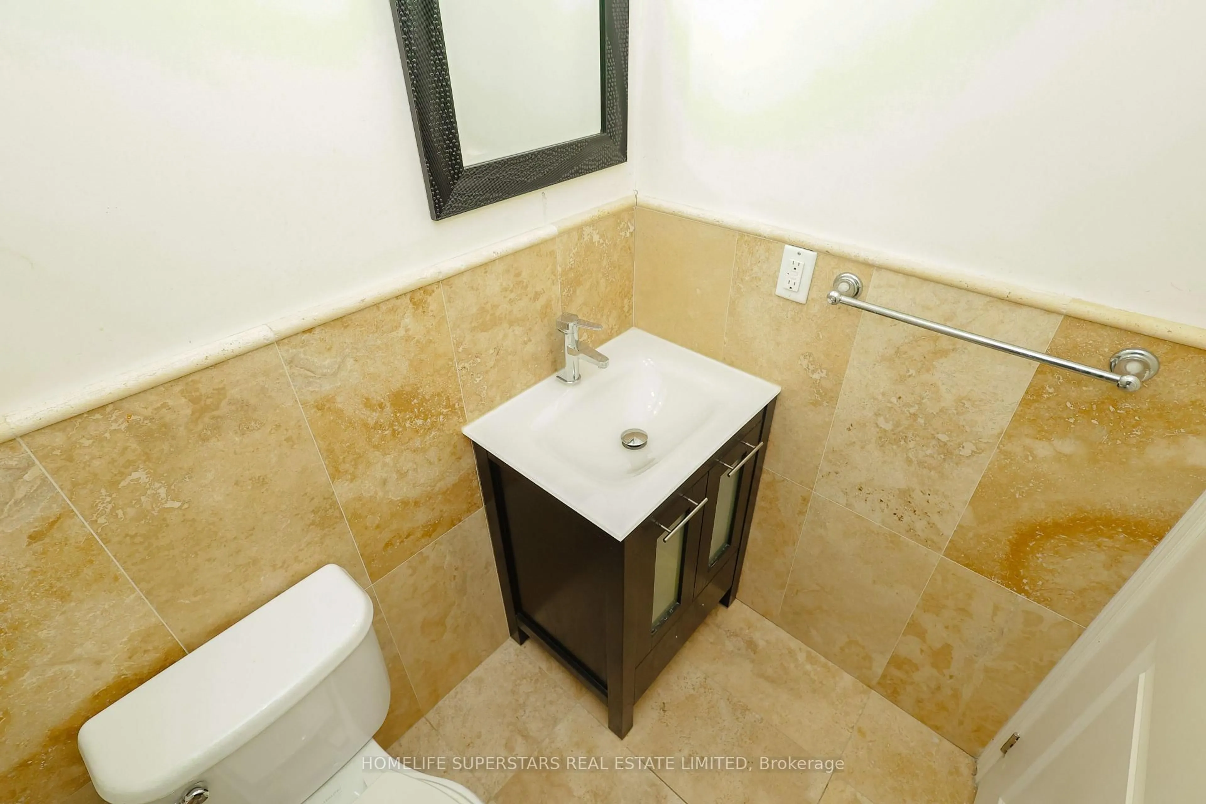 Standard bathroom, ceramic/tile floor for 7 White Ash Rd, Thorold Ontario L2V 5G5