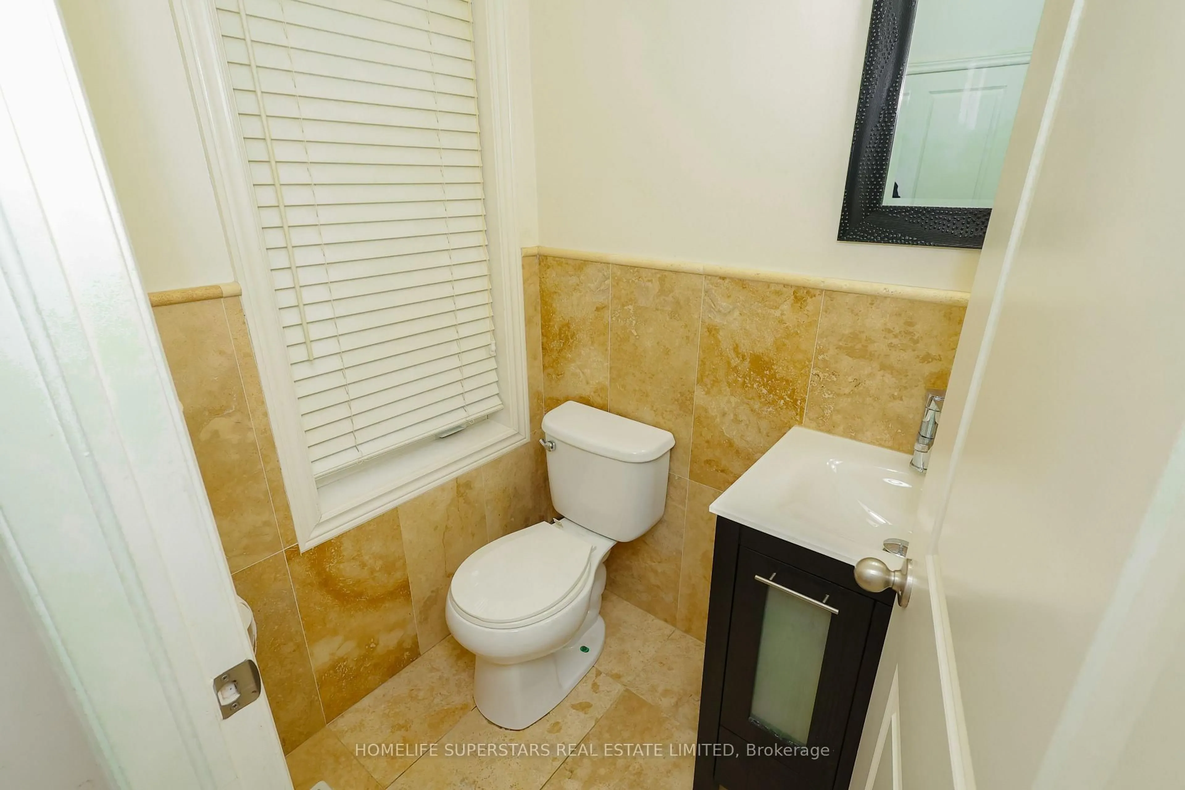 Standard bathroom, ceramic/tile floor for 7 White Ash Rd, Thorold Ontario L2V 5G5