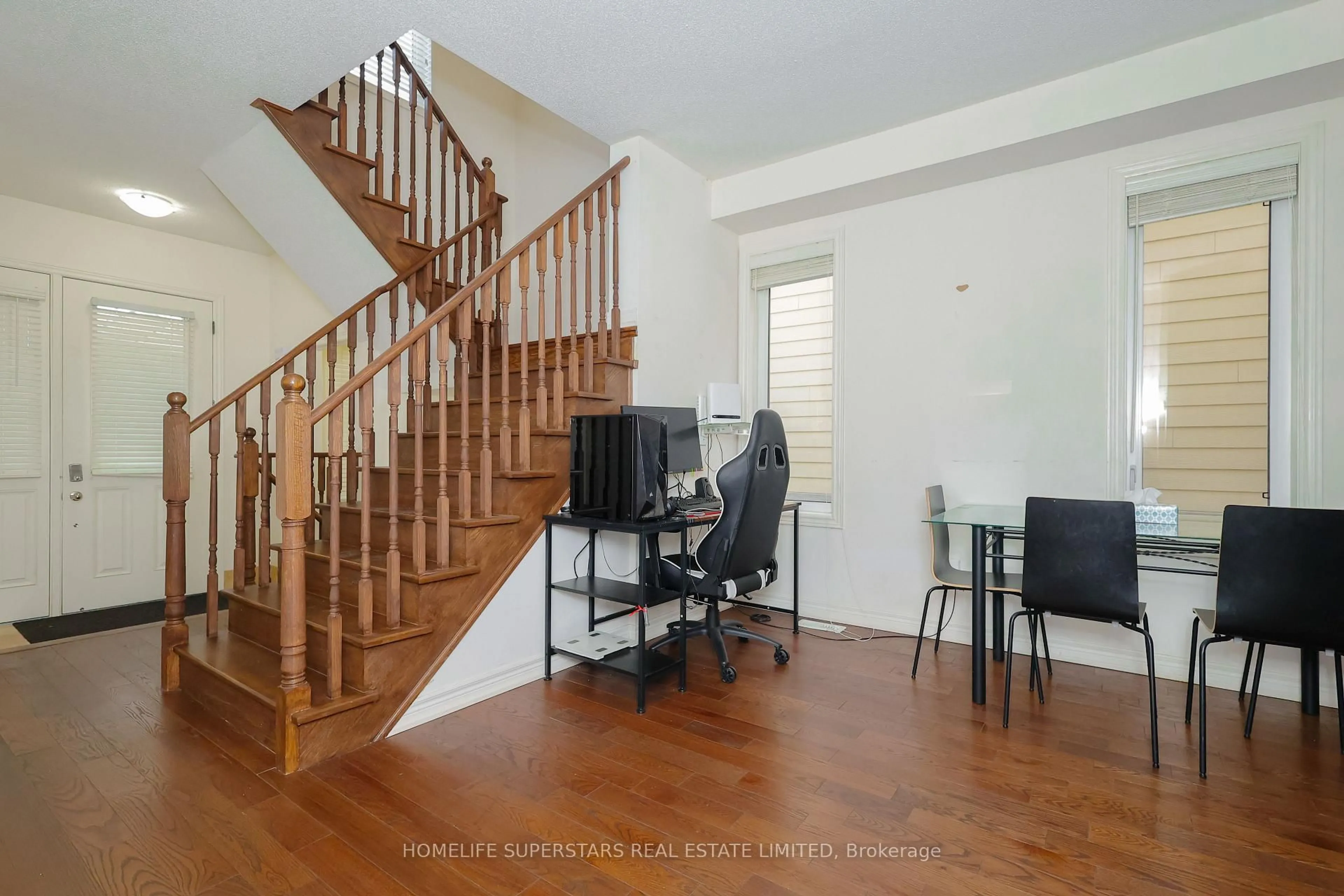 Indoor foyer for 7 White Ash Rd, Thorold Ontario L2V 5G5