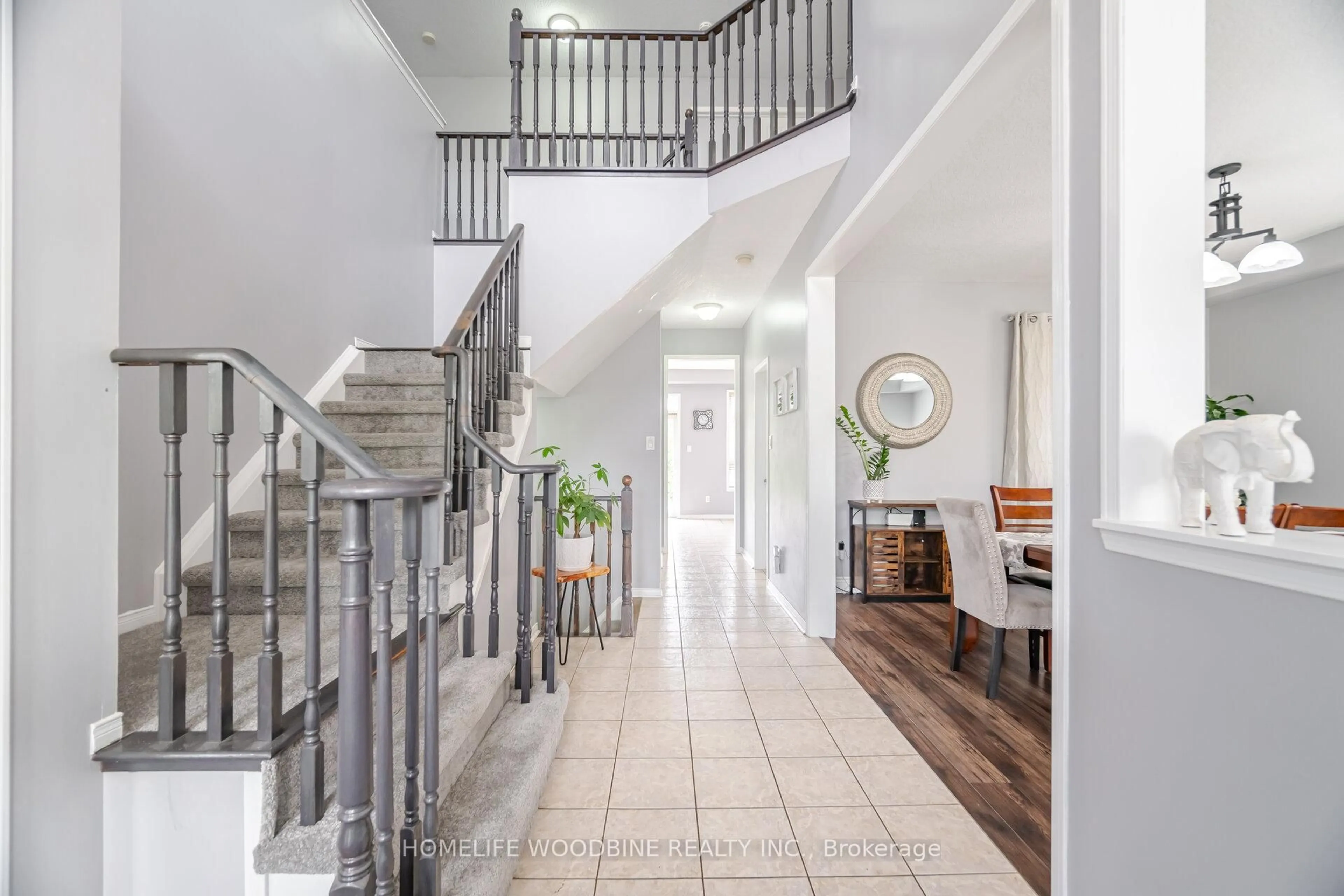 Indoor entryway for 80 Swift Cres, Cambridge Ontario N1P 1J9