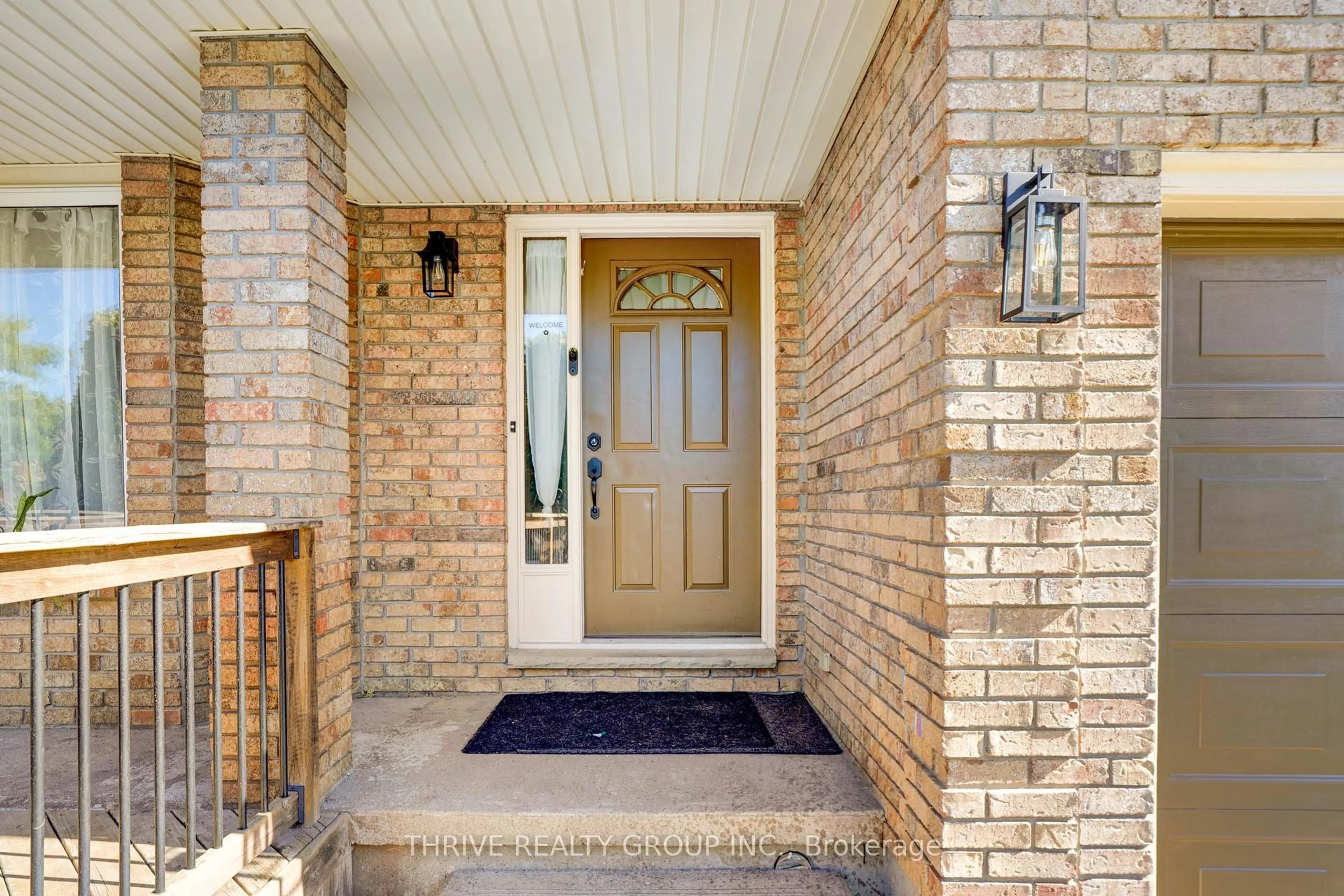 Indoor entryway for 1078 Lawson Rd, London North Ontario N6G 2X9
