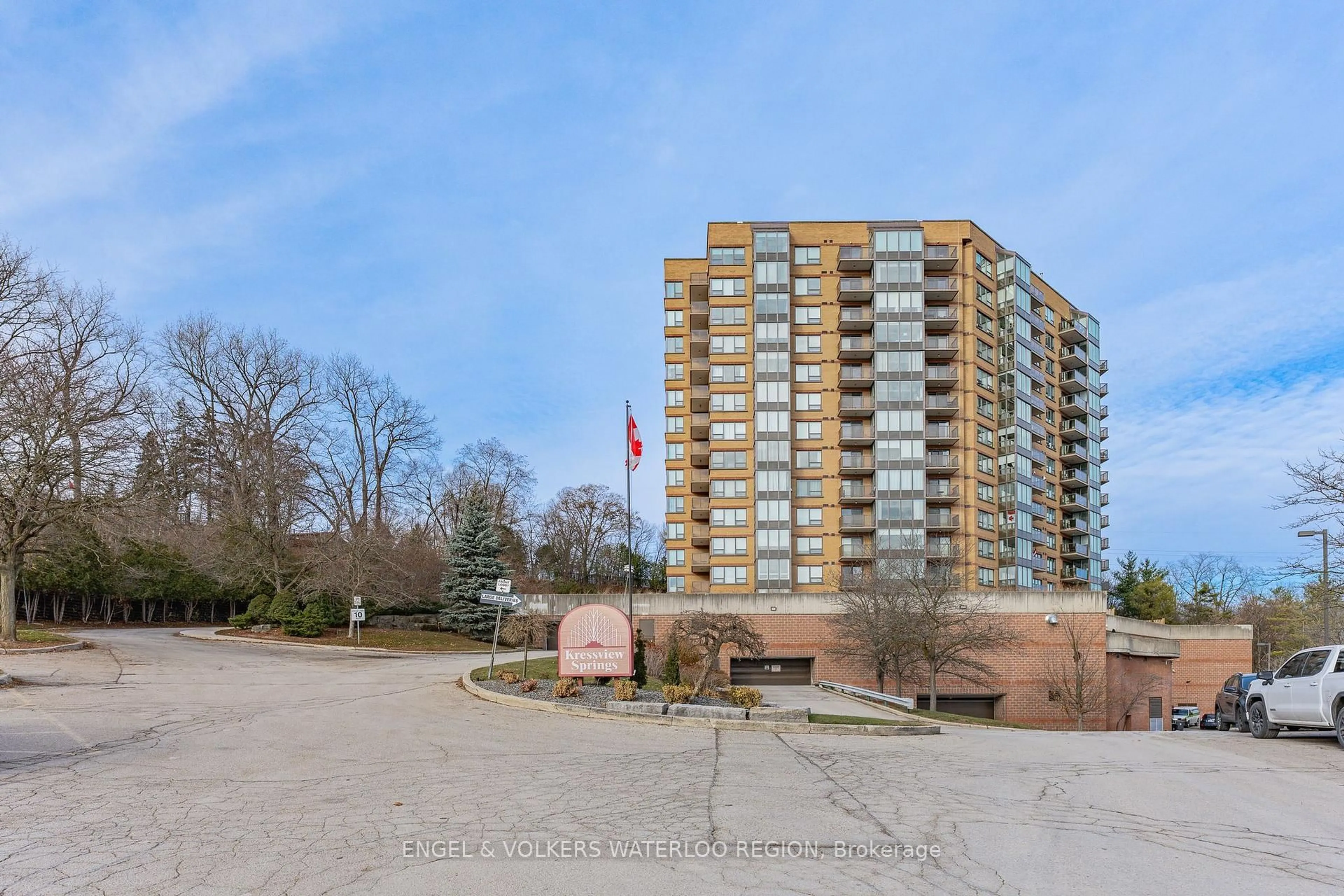 A pic from outside/outdoor area/front of a property/back of a property/a pic from drone, unknown for 237 King St #810, Cambridge Ontario N3H 5L2