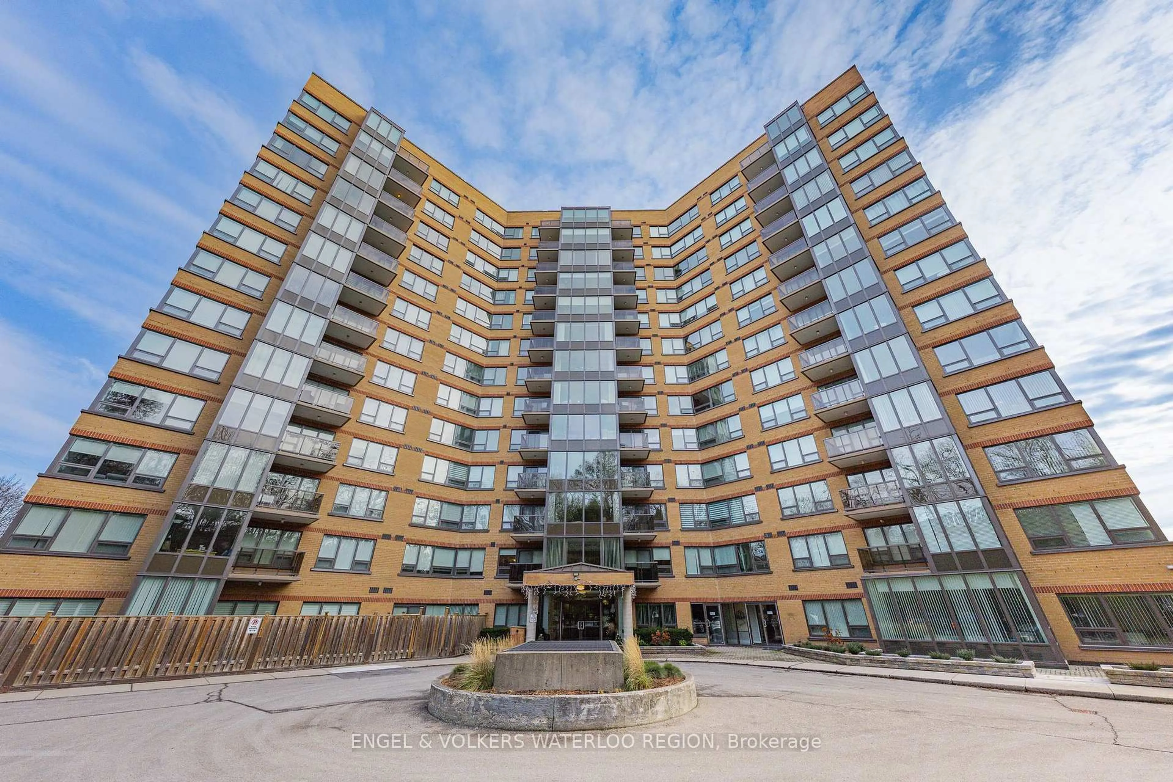 Unknown for 237 King St #810, Cambridge Ontario N3H 5L2