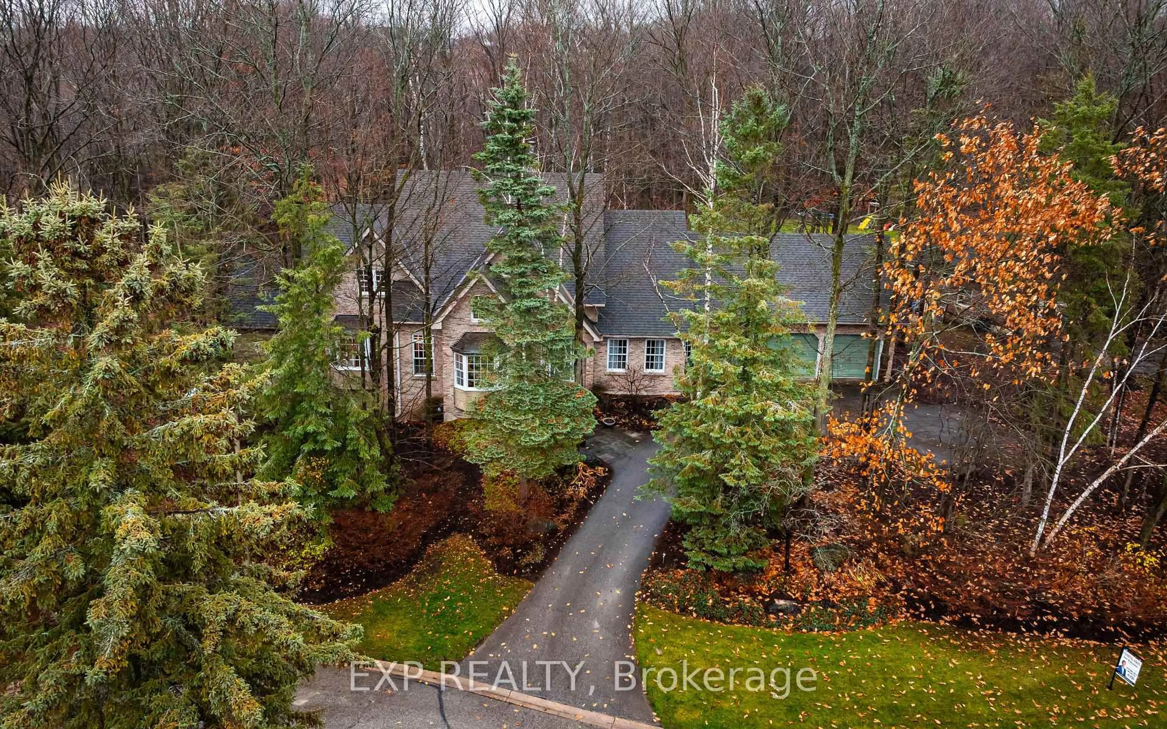 A pic from outside/outdoor area/front of a property/back of a property/a pic from drone, forest/trees view for 7 Ironwood Crt, Mono Ontario L9W 4A8