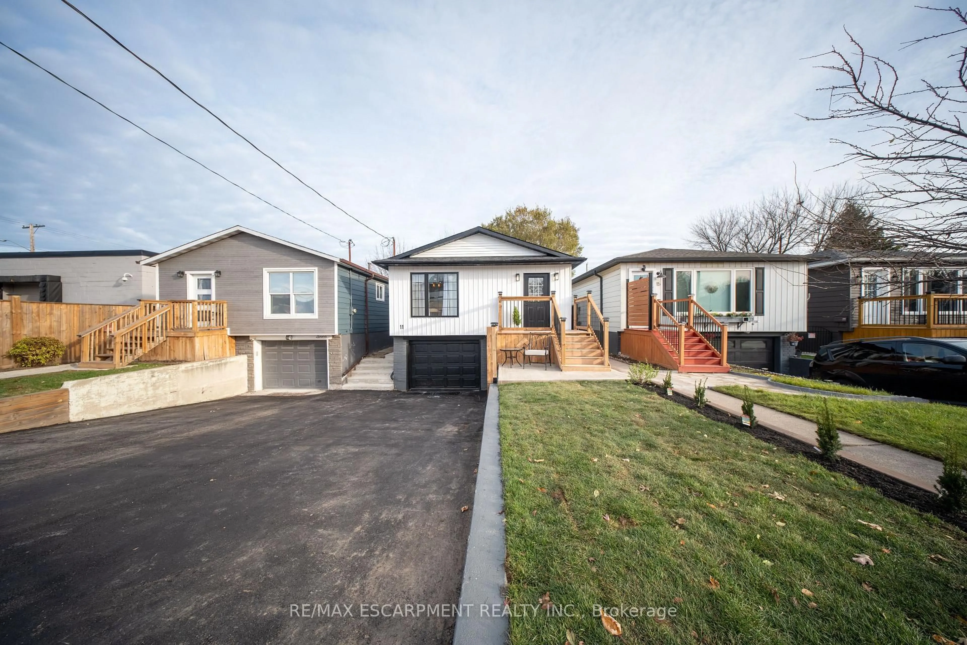 A pic from outside/outdoor area/front of a property/back of a property/a pic from drone, street for 11 GARSIDE Ave, Hamilton Ontario L8G 4A8