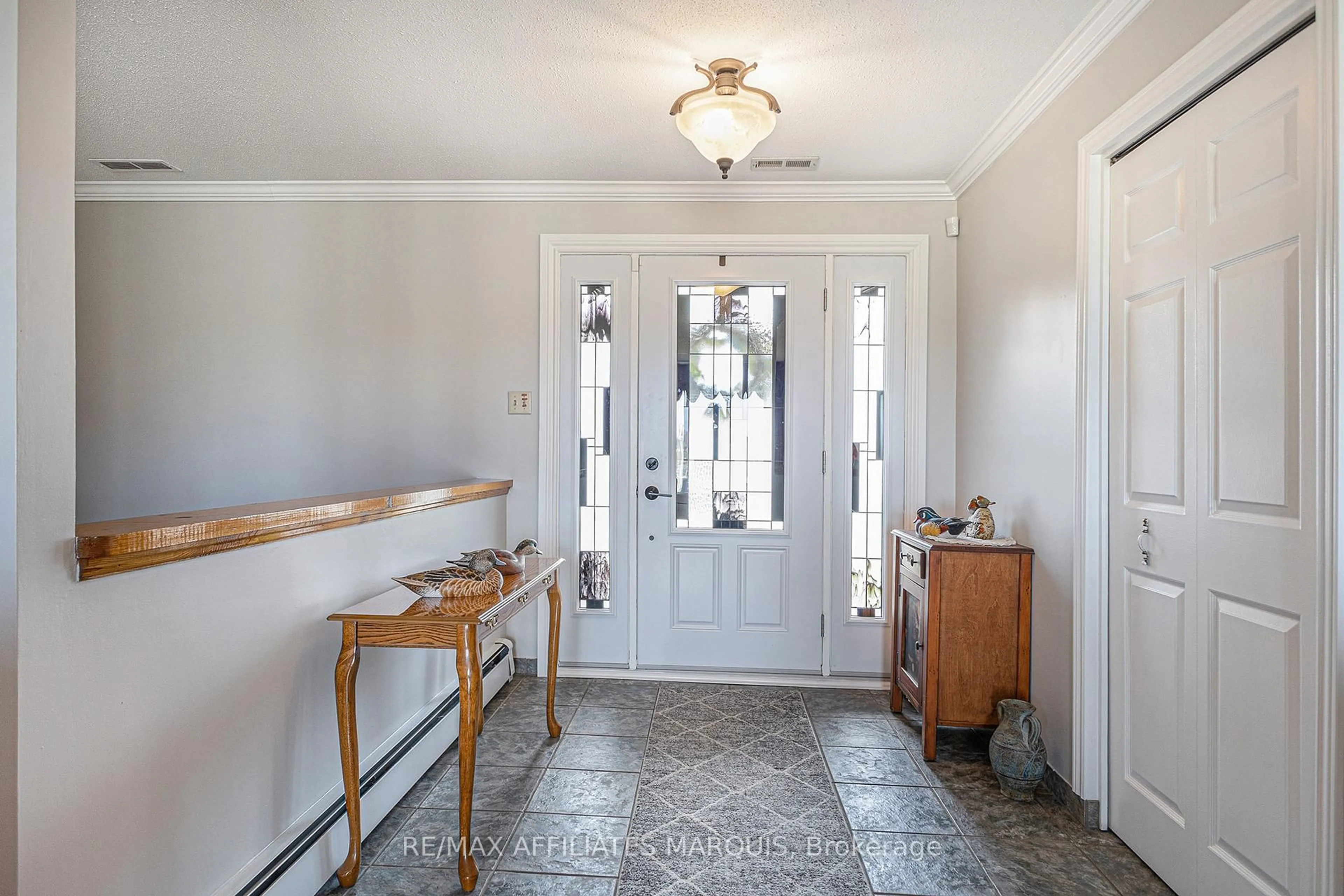 Indoor entryway for 74 Colonel By Cres, Smiths Falls Ontario K7A 5B6