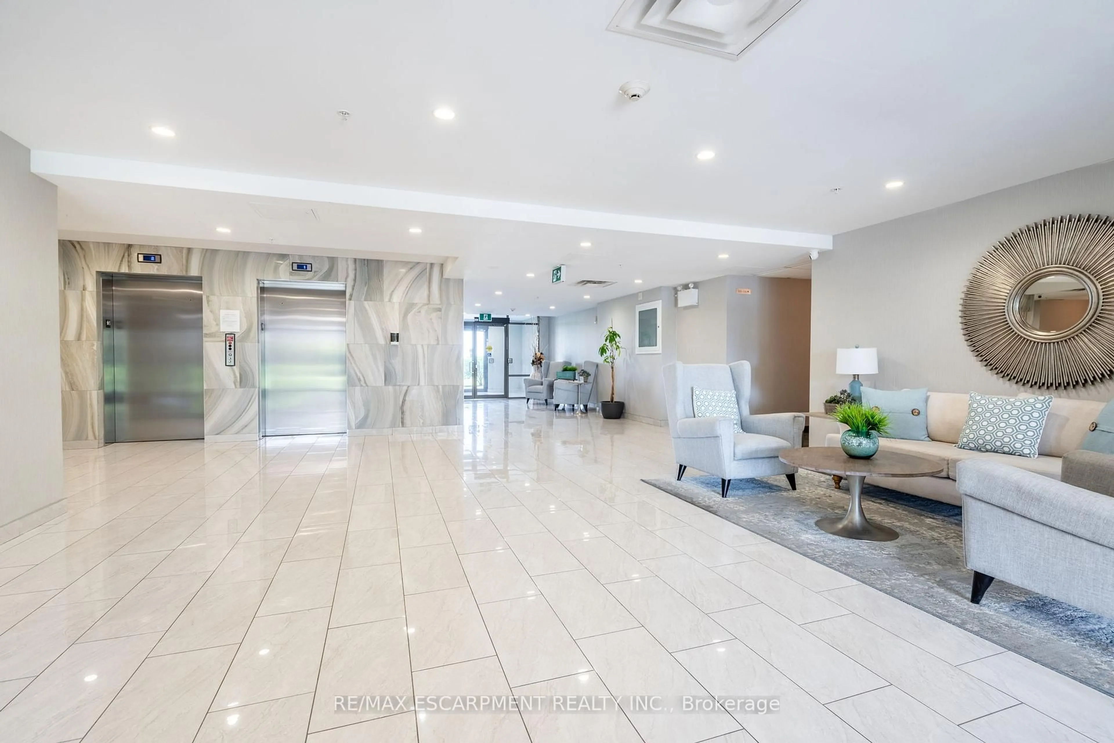 Lobby for 35 Southshore Cres #313, Hamilton Ontario L8E 0J2