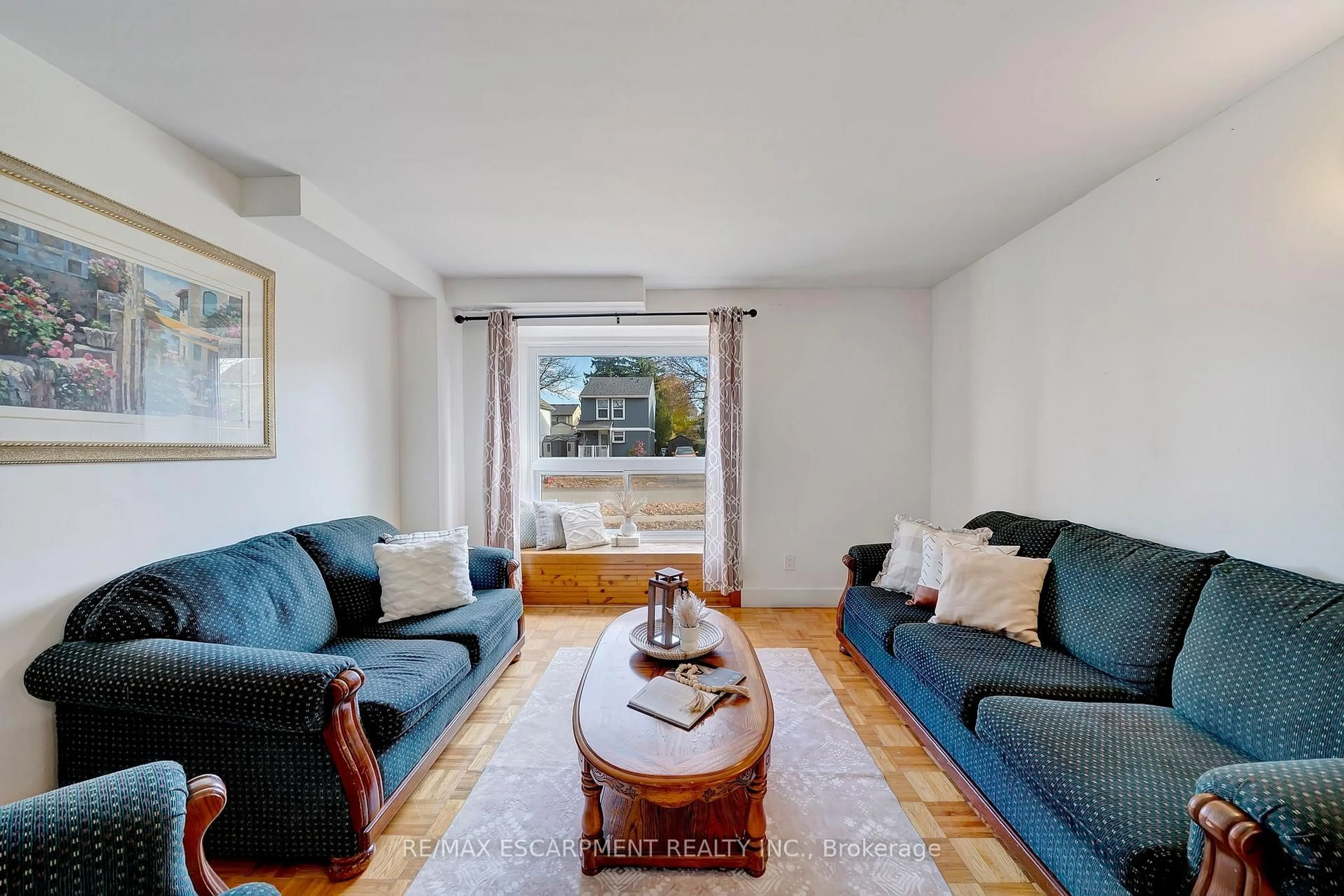 Living room with furniture, unknown for 408 East 21st St, Hamilton Ontario L8V 2V2