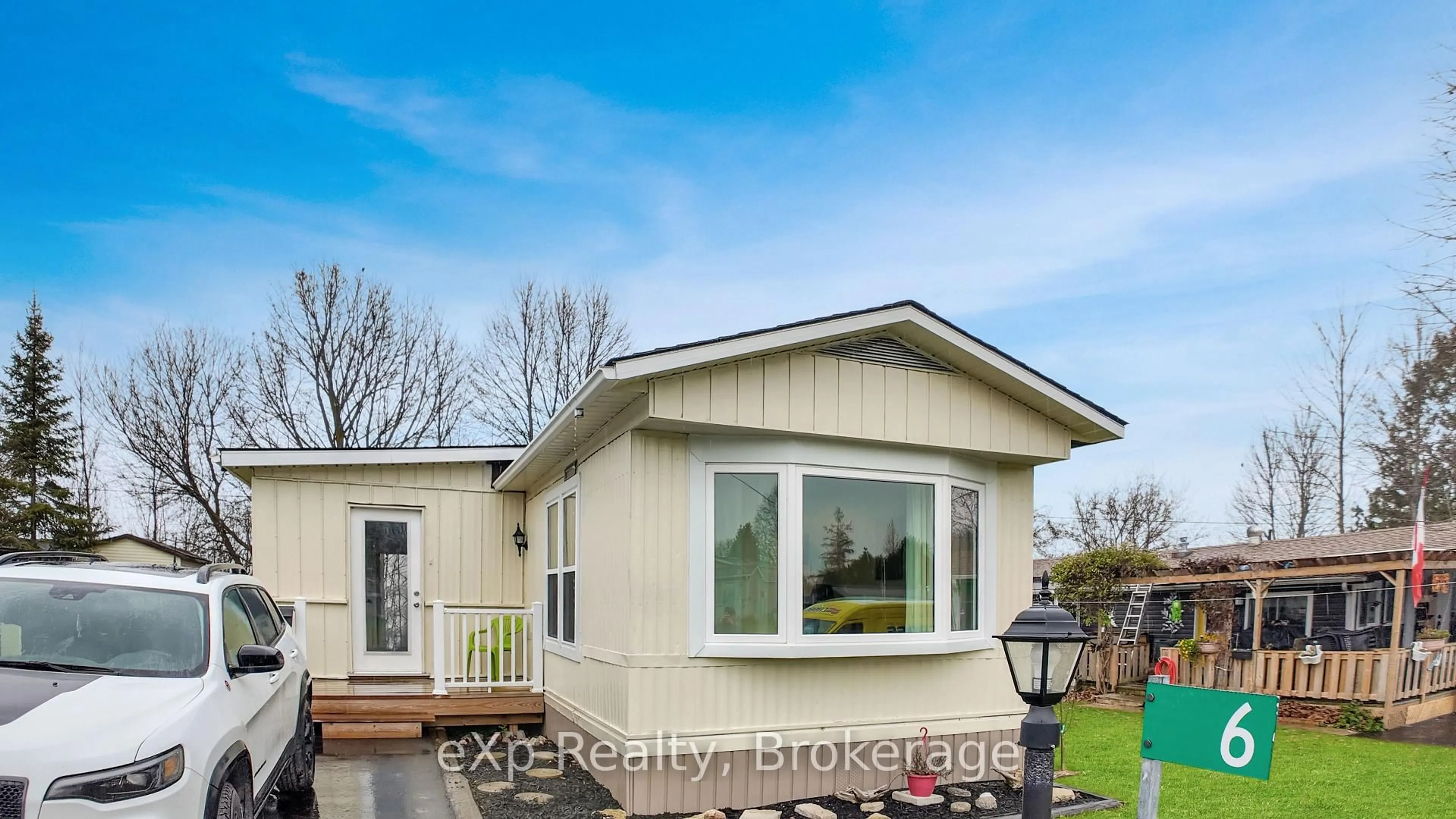 Home with vinyl exterior material, unknown for 6 Swallow St, Brockton Ontario N0G 2V0