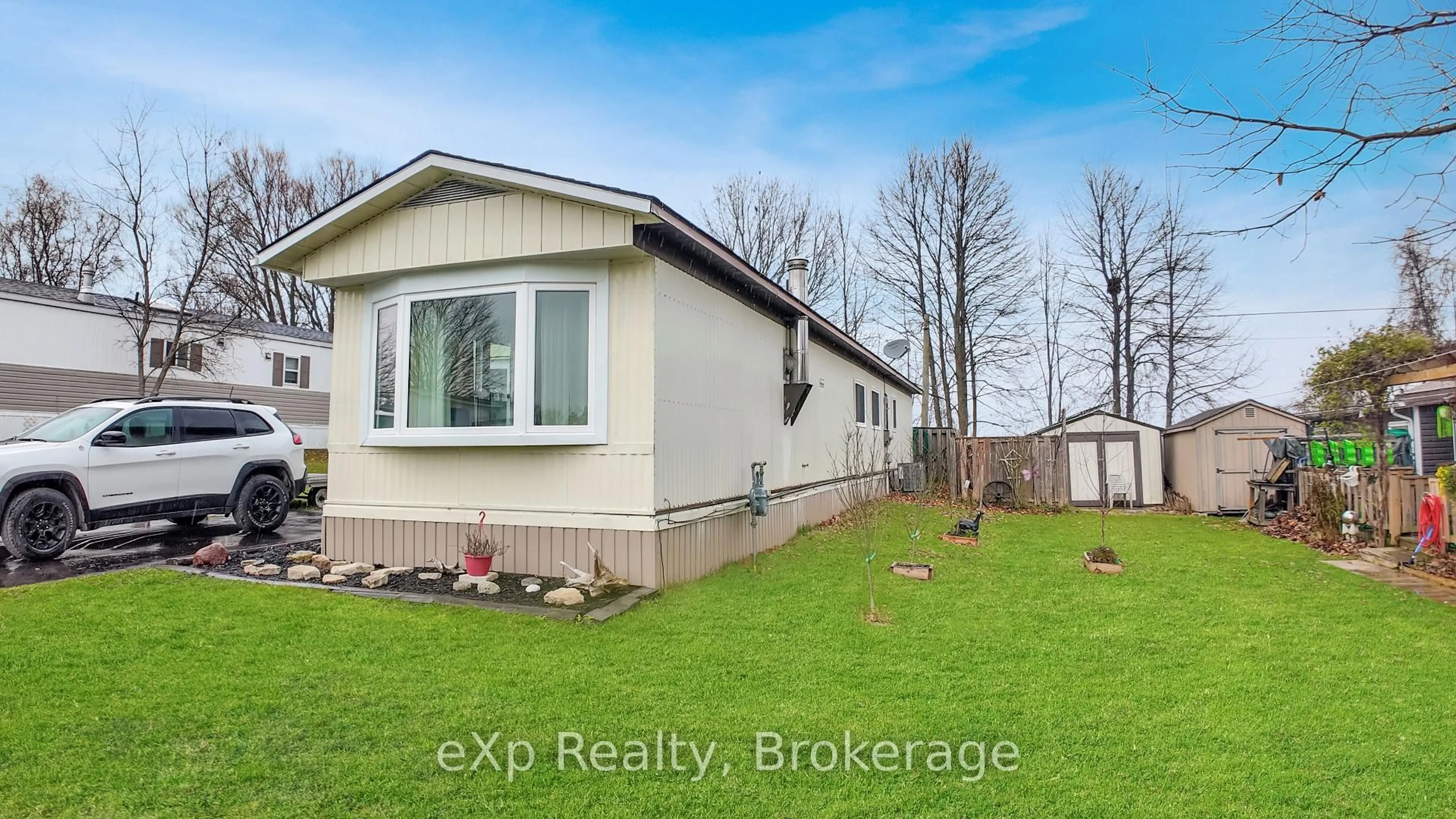 Home with vinyl exterior material, unknown for 6 Swallow St, Brockton Ontario N0G 2V0