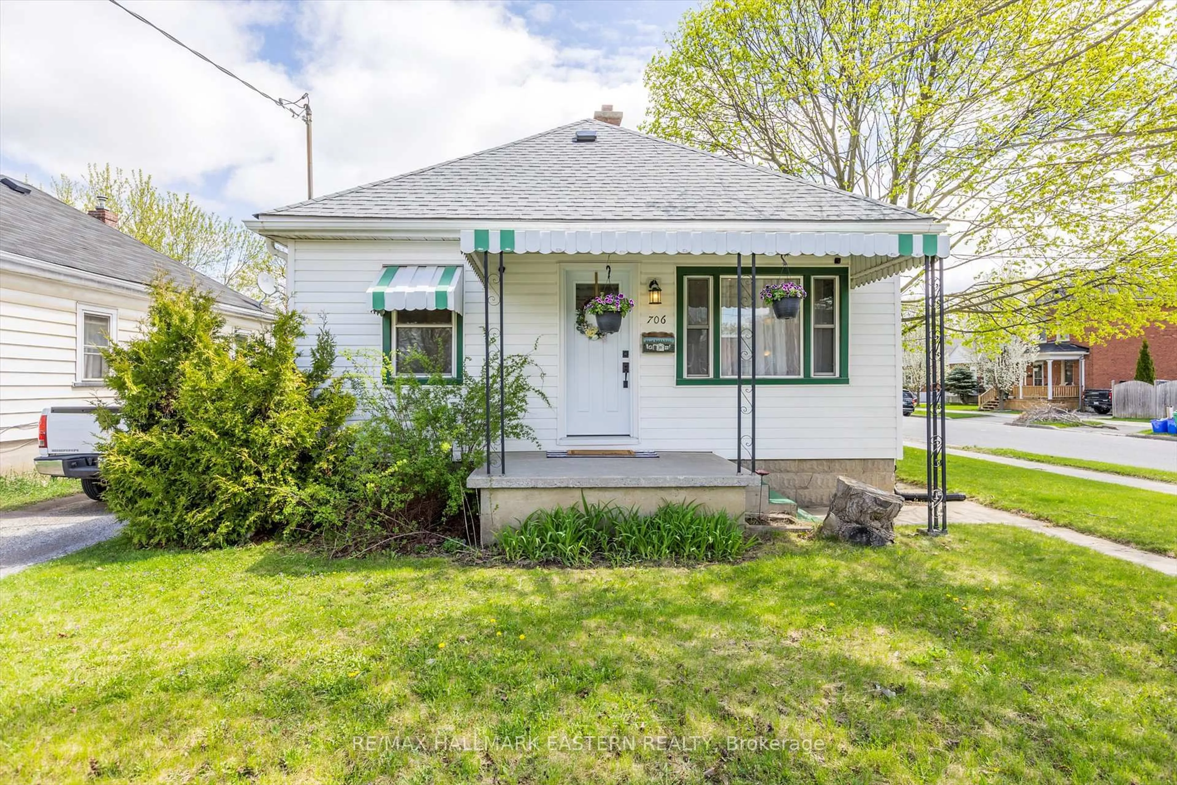 Home with vinyl exterior material, street for 706 Monaghan Rd, Peterborough Ontario K9J 5J8