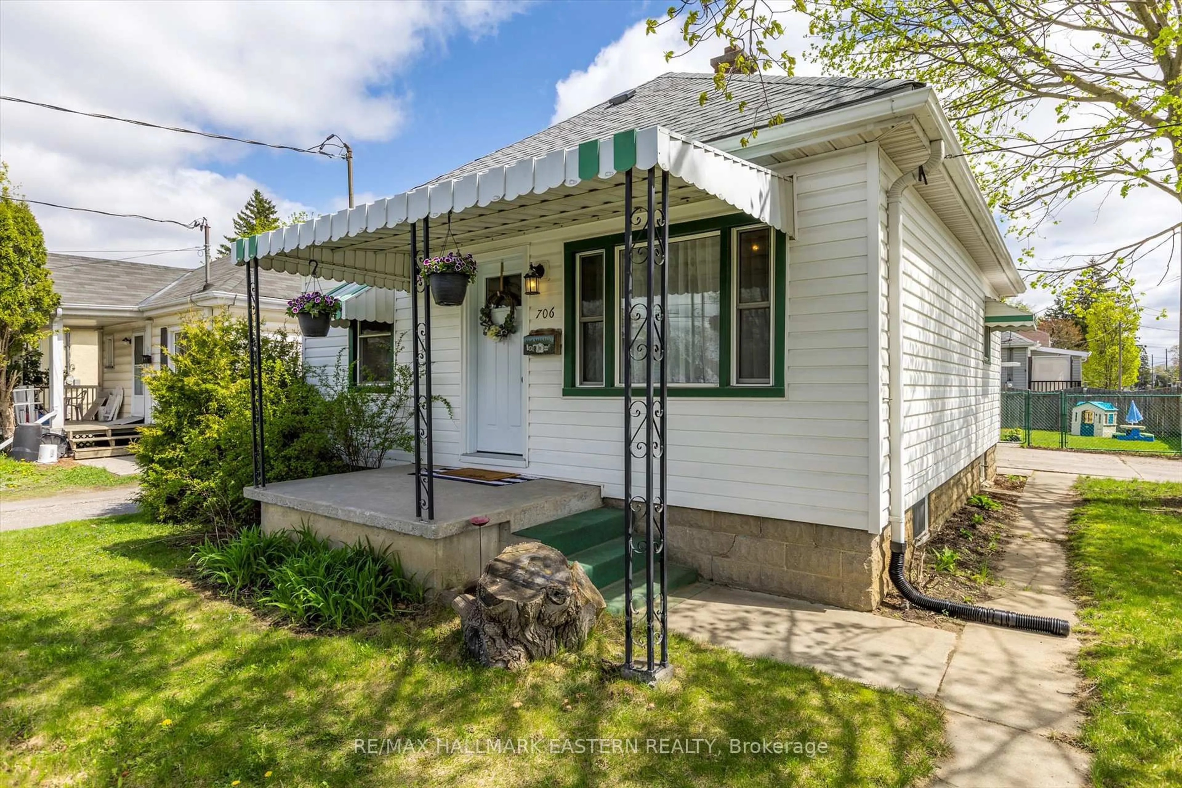 Home with vinyl exterior material, street for 706 Monaghan Rd, Peterborough Ontario K9J 5J8