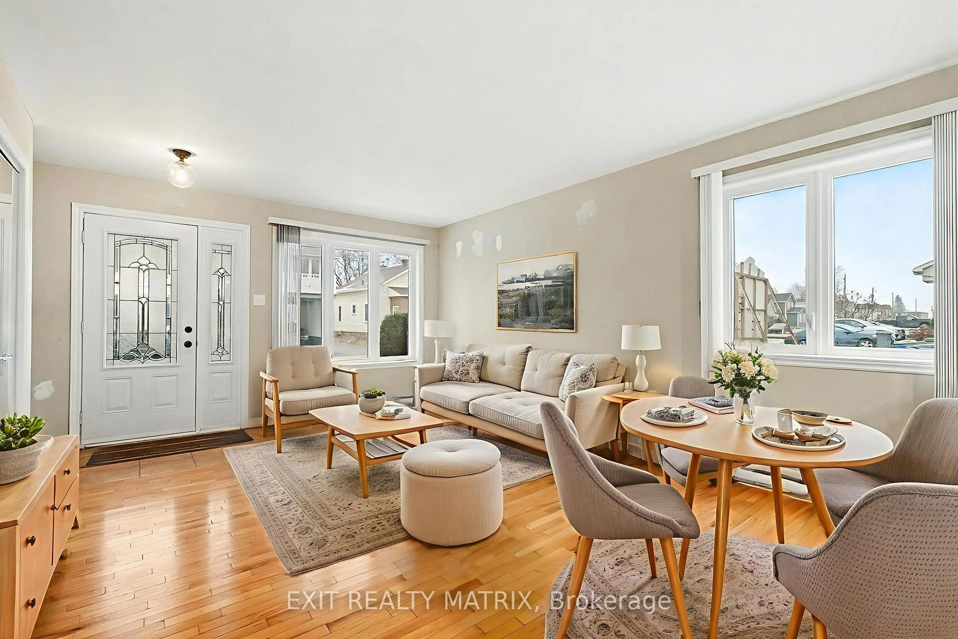 Living room with furniture, unknown for 332 Higginson St, Hawkesbury Ontario K6A 3W6