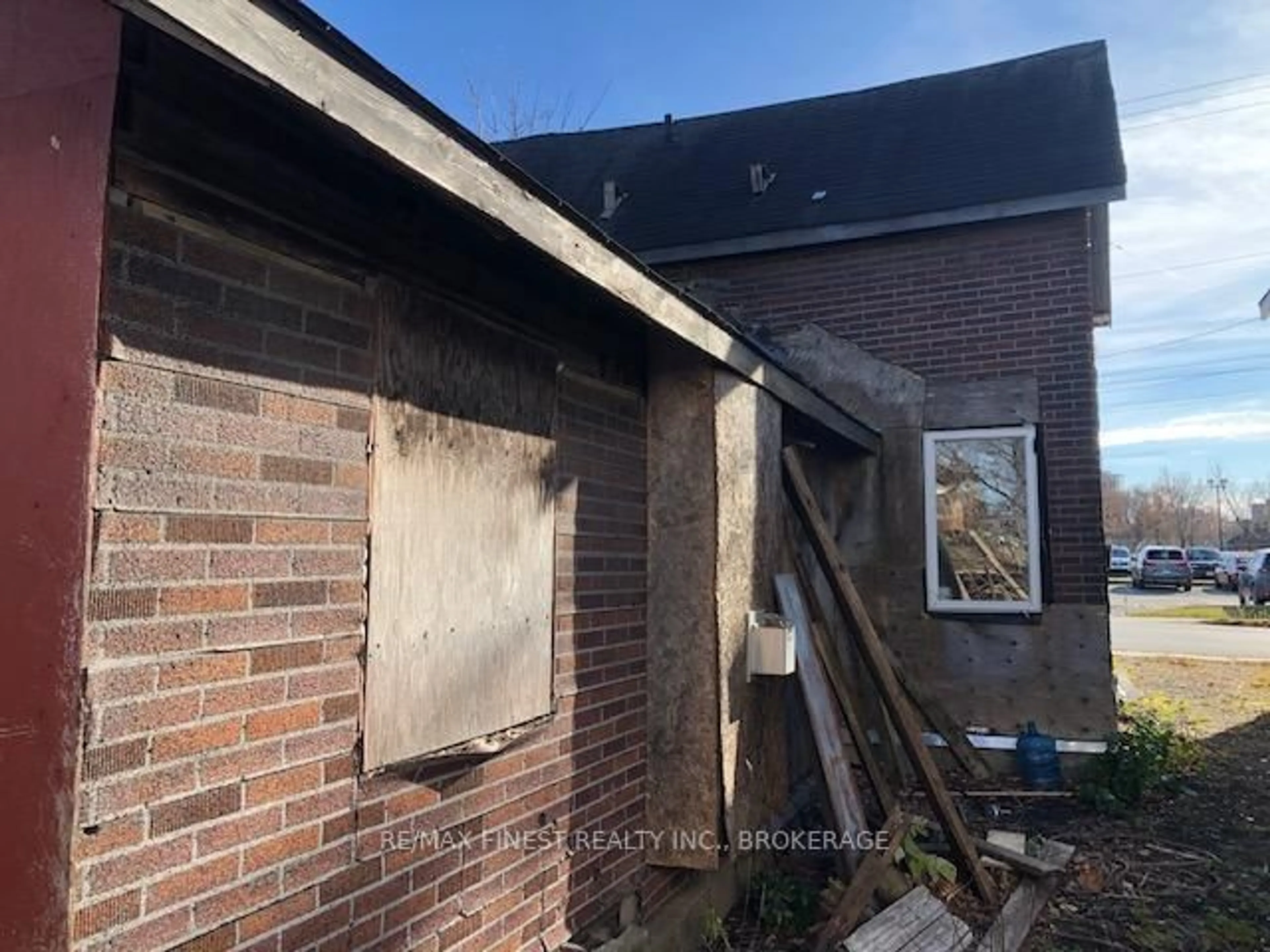 Unknown for 9 Cataraqui St, Kingston Ontario K7K 1Z6