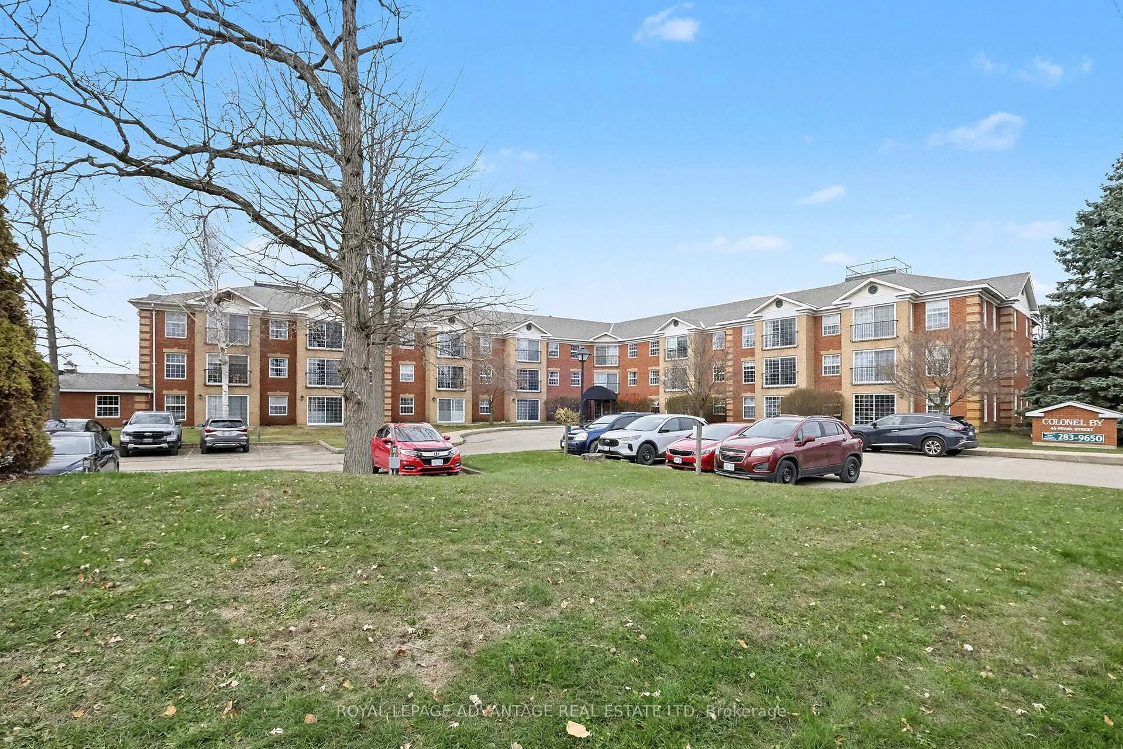 Patio, building for 40 Pearl St #205, Smiths Falls Ontario K7A 5B5