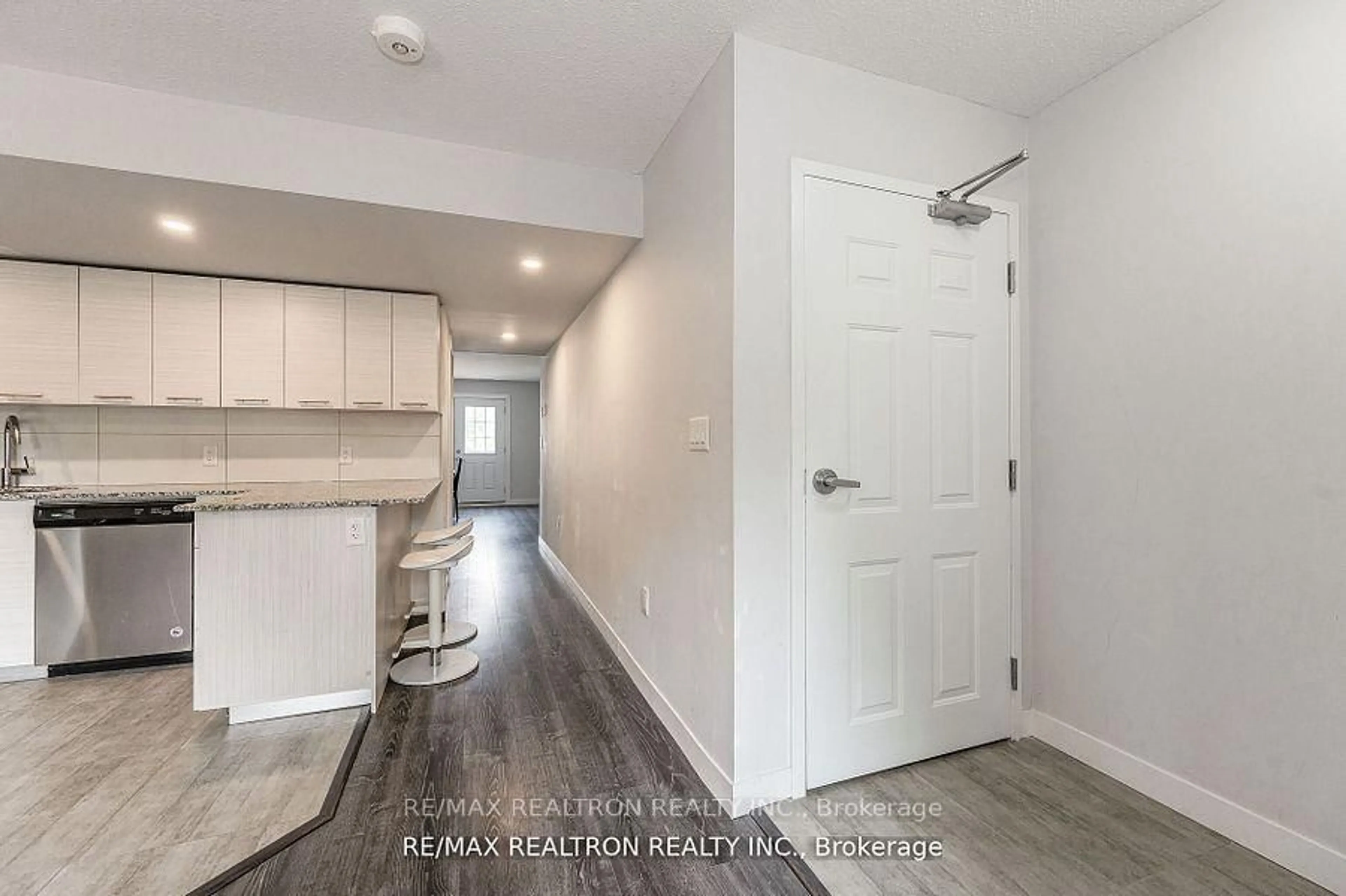 Indoor entryway for 338 Albert St #220, Waterloo Ontario N2L 0G8