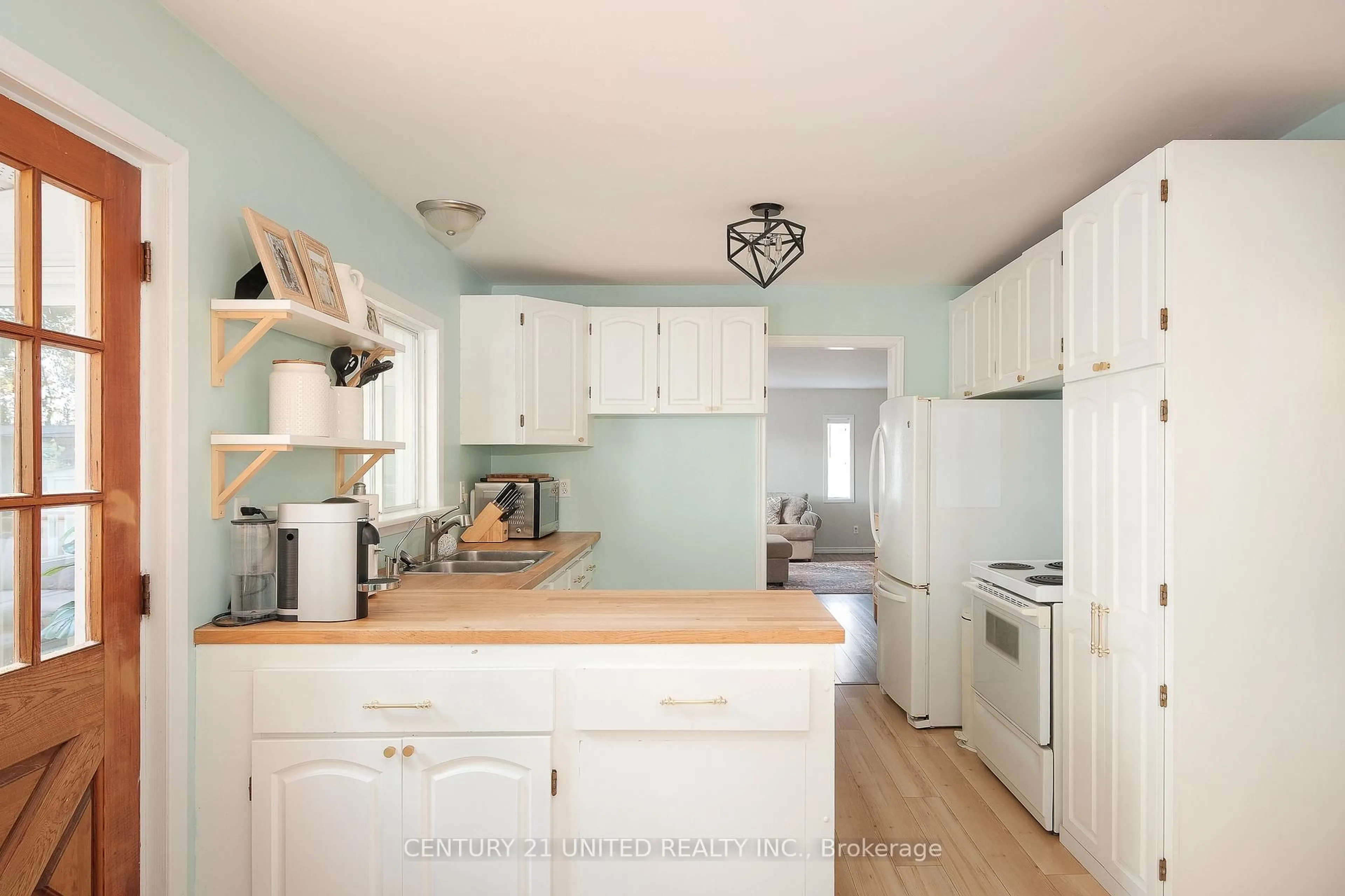 Open concept kitchen, unknown for 1274 Young's Cove Rd, Selwyn Ontario K0L 1T0