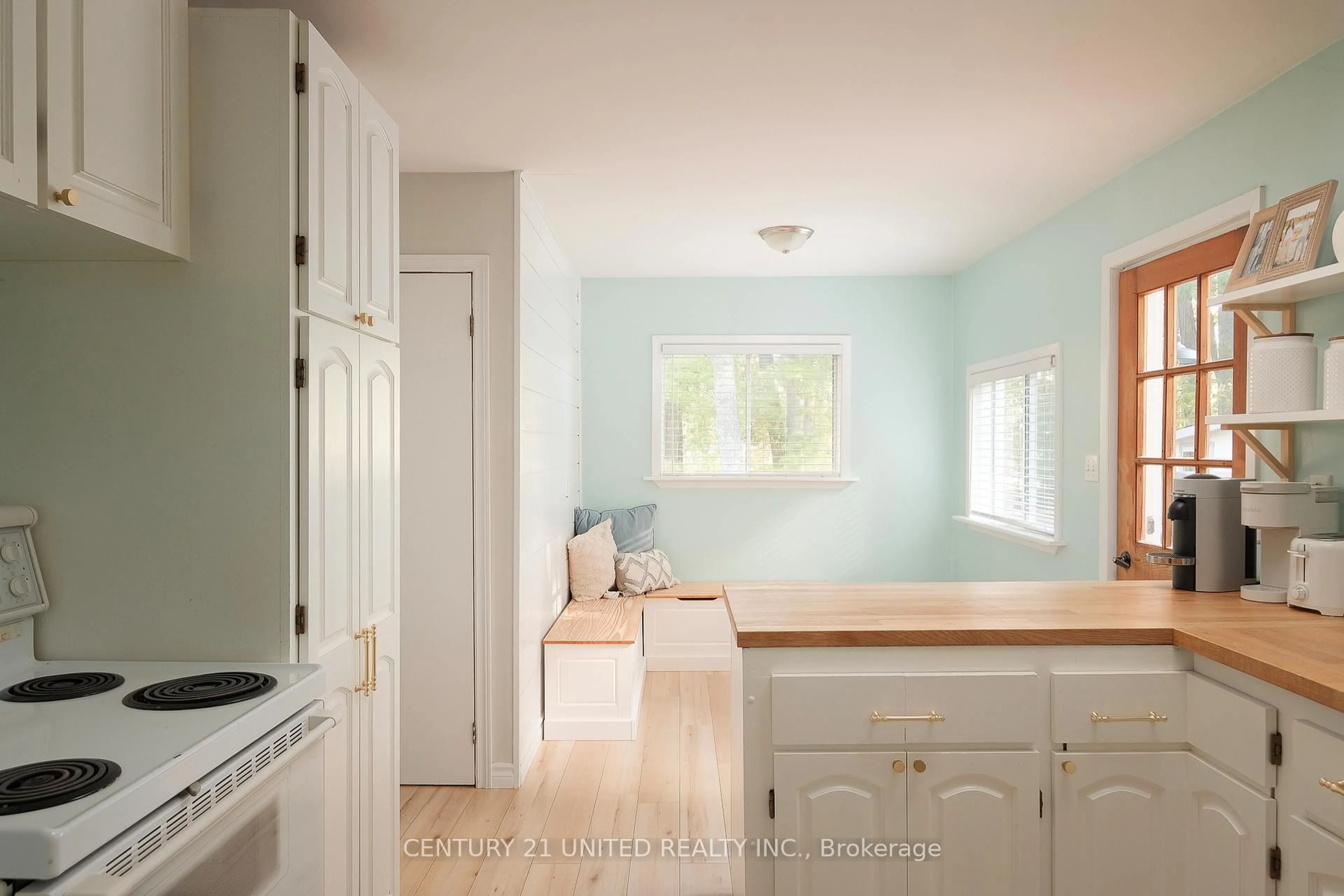 Open concept kitchen, unknown for 1274 Young's Cove Rd, Selwyn Ontario K0L 1T0