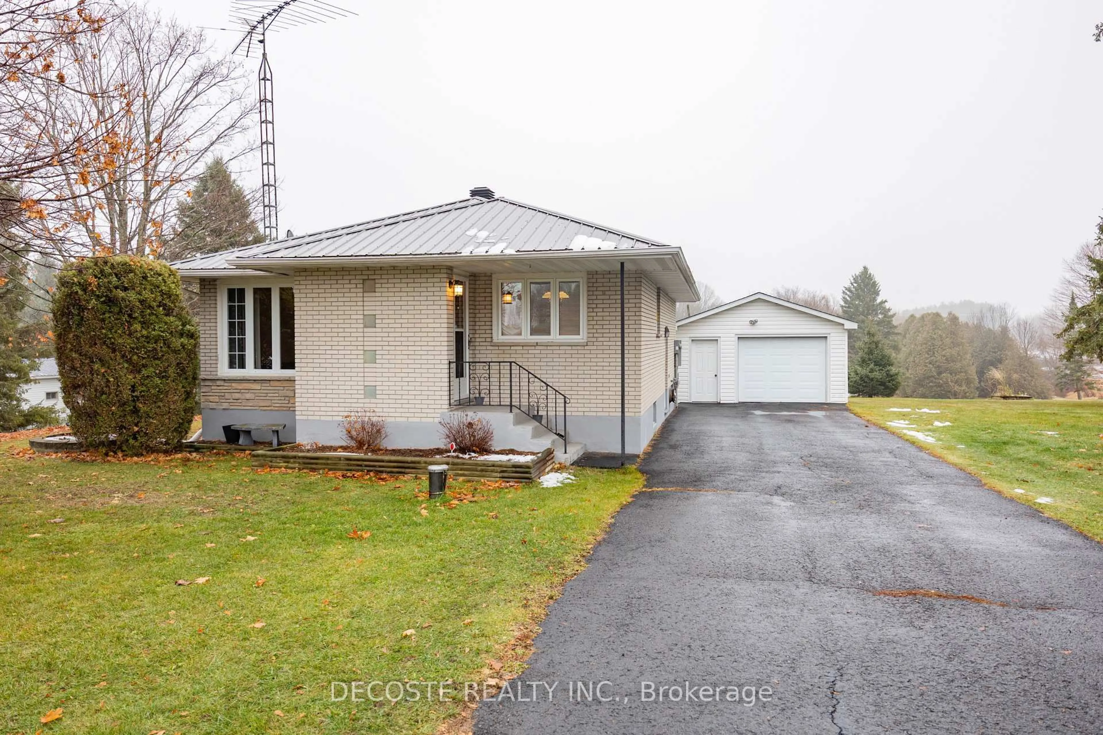 A pic from outside/outdoor area/front of a property/back of a property/a pic from drone, street for 20676 Glen Robertson Rd, North Glengarry Ontario K0C 1A0