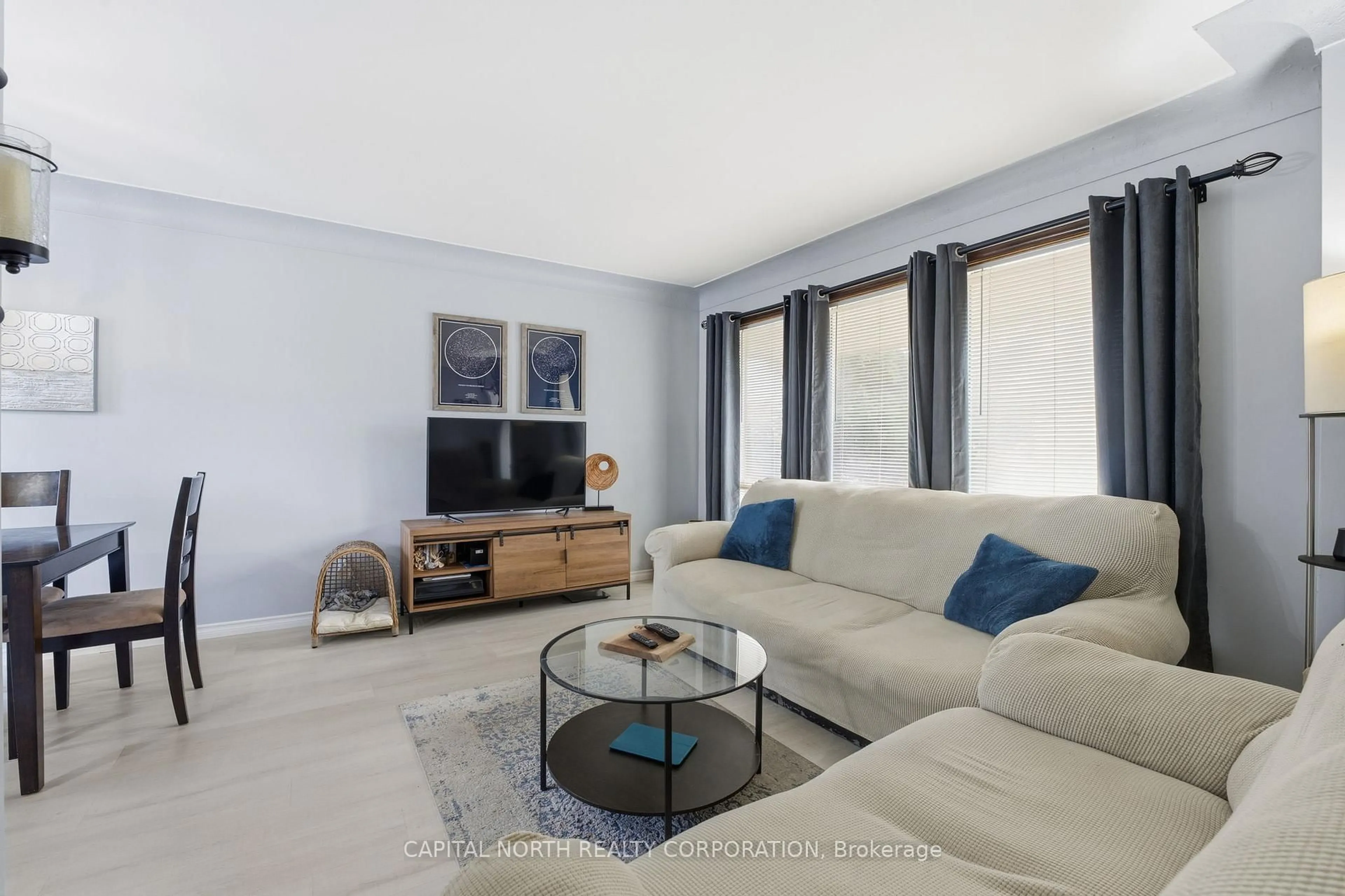 Living room with furniture, unknown for 120 Stone Church Rd, Hamilton Ontario L9B 1A3
