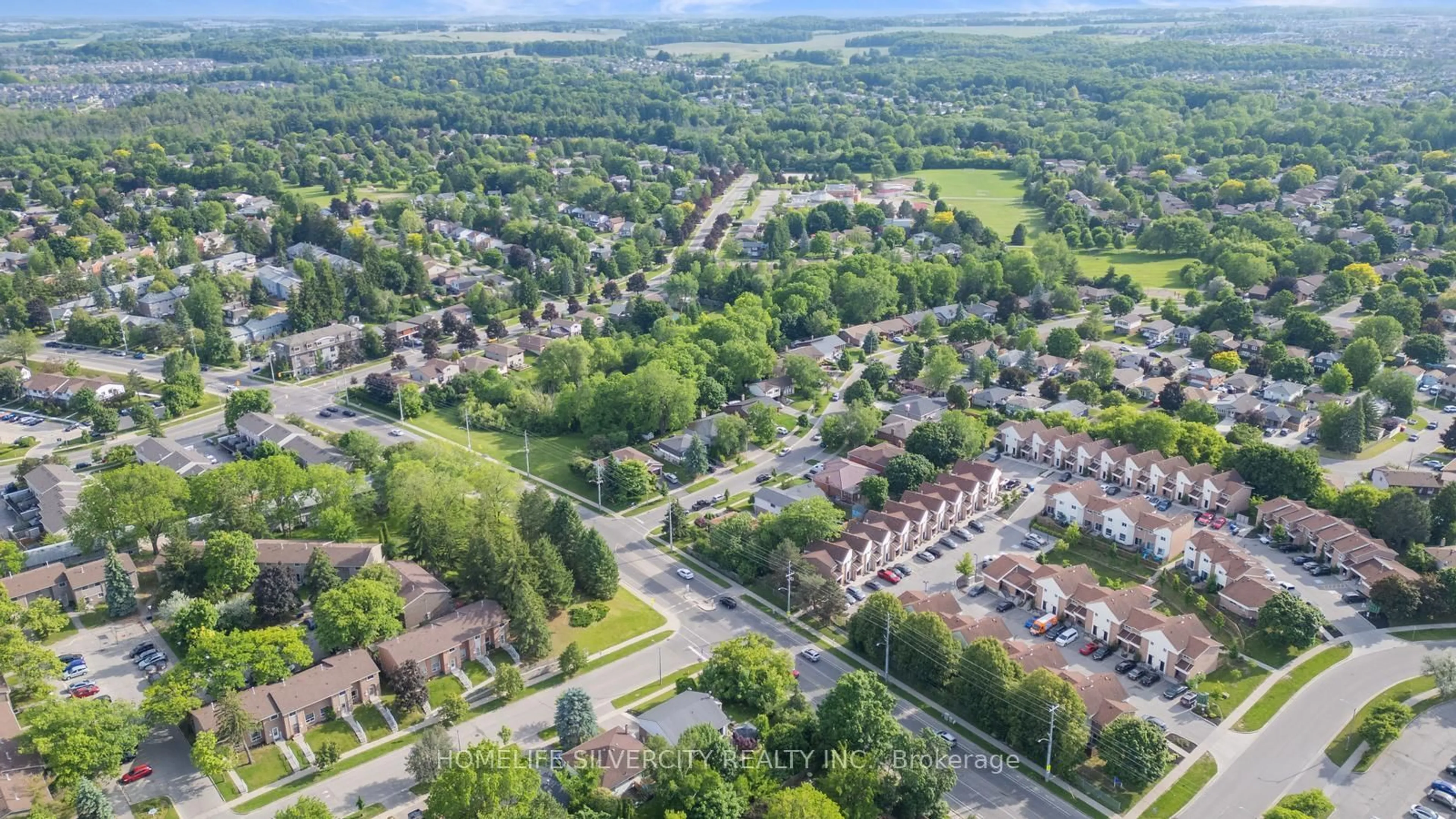 A pic from outside/outdoor area/front of a property/back of a property/a pic from drone, street for 196 Millwood Cres, Kitchener Ontario N2P 1N2