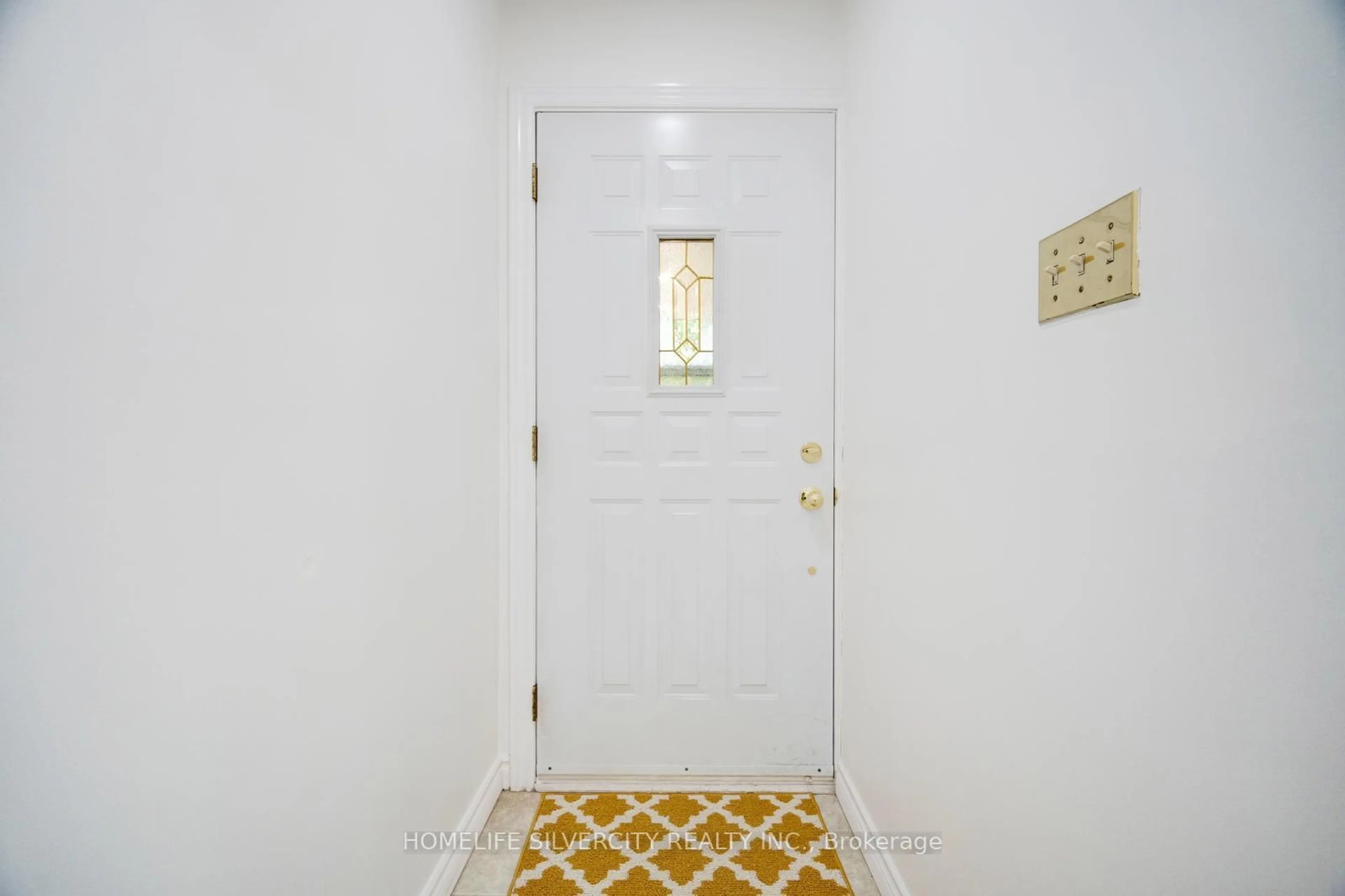 Indoor entryway for 196 Millwood Cres, Kitchener Ontario N2P 1N2