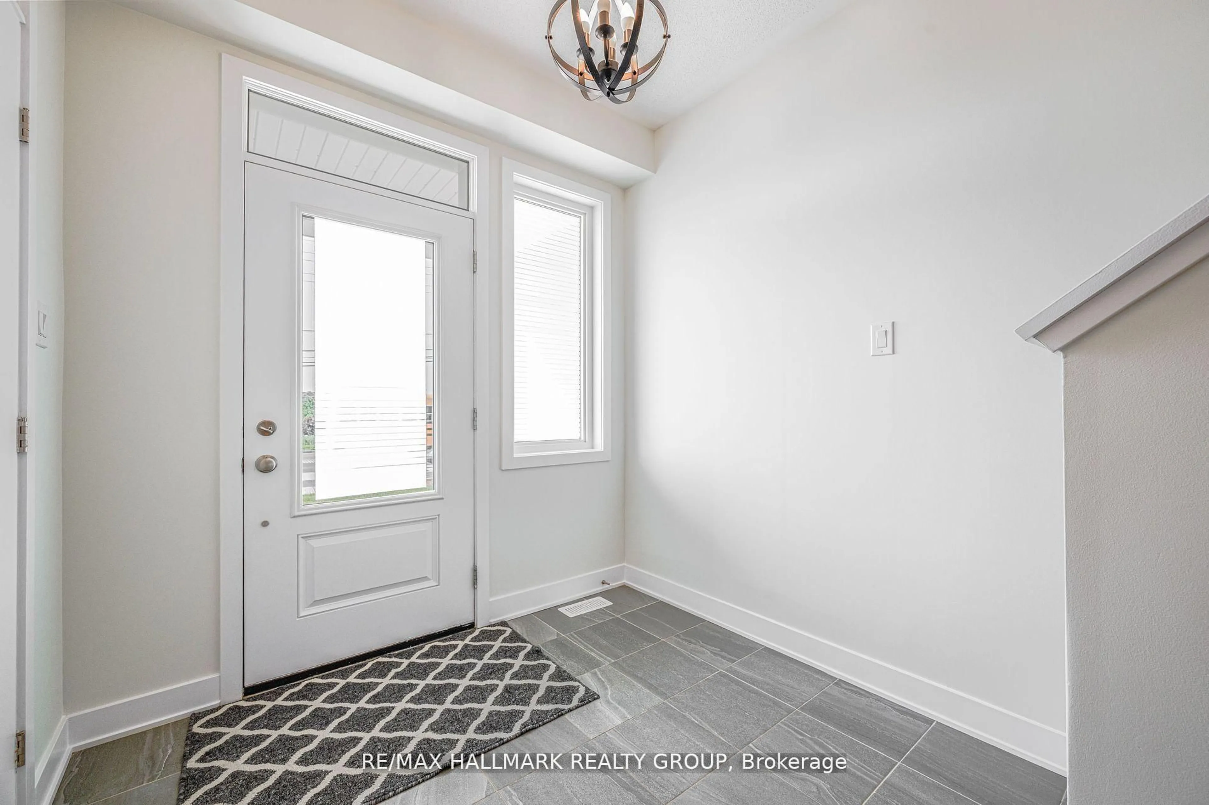 Indoor entryway for 6357 PERTH St, Richmond Ontario K0A 2Z0
