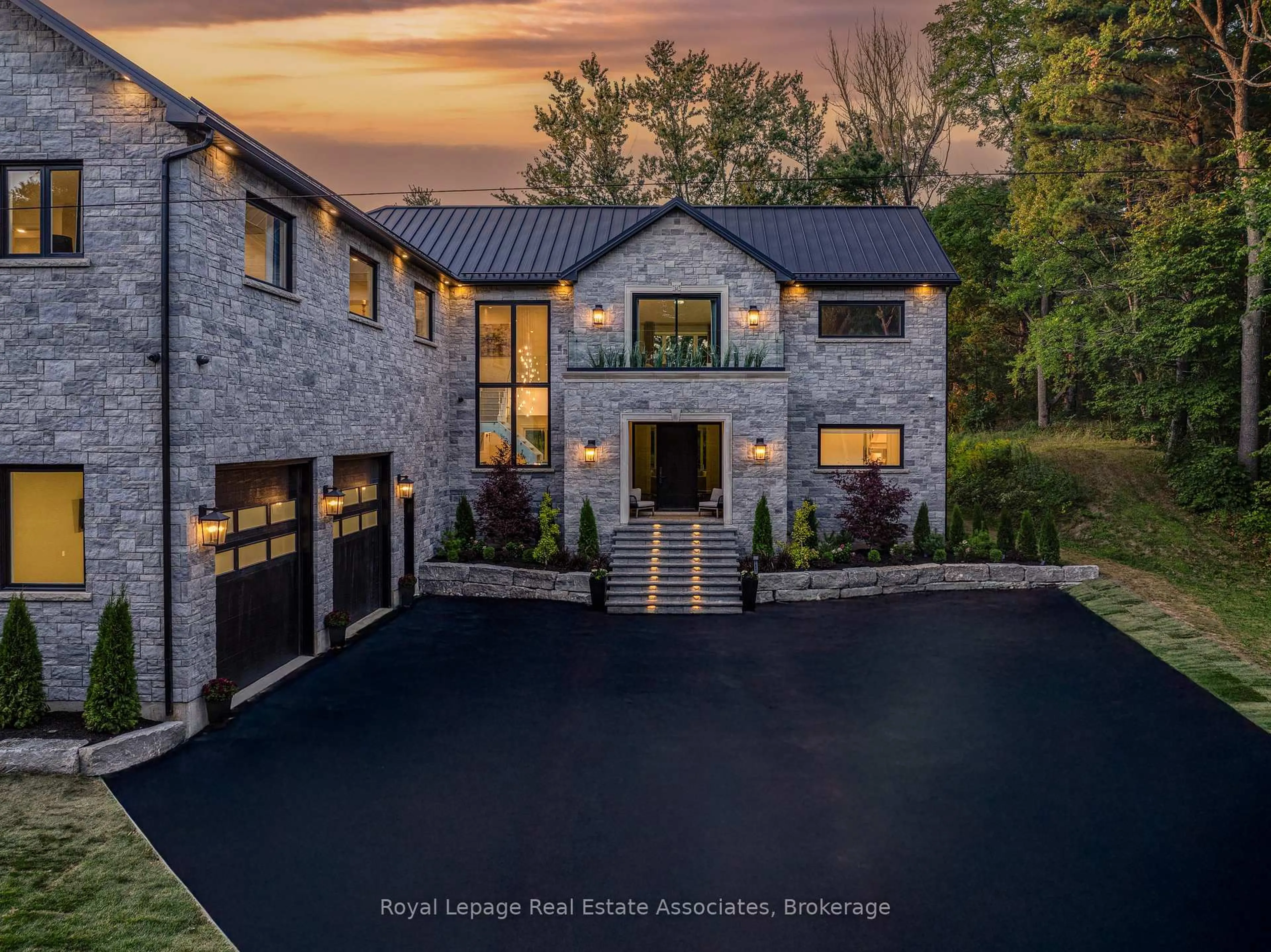 Home with brick exterior material, unknown for 1067 Jerseyville Rd, Hamilton Ontario L0R 1R0