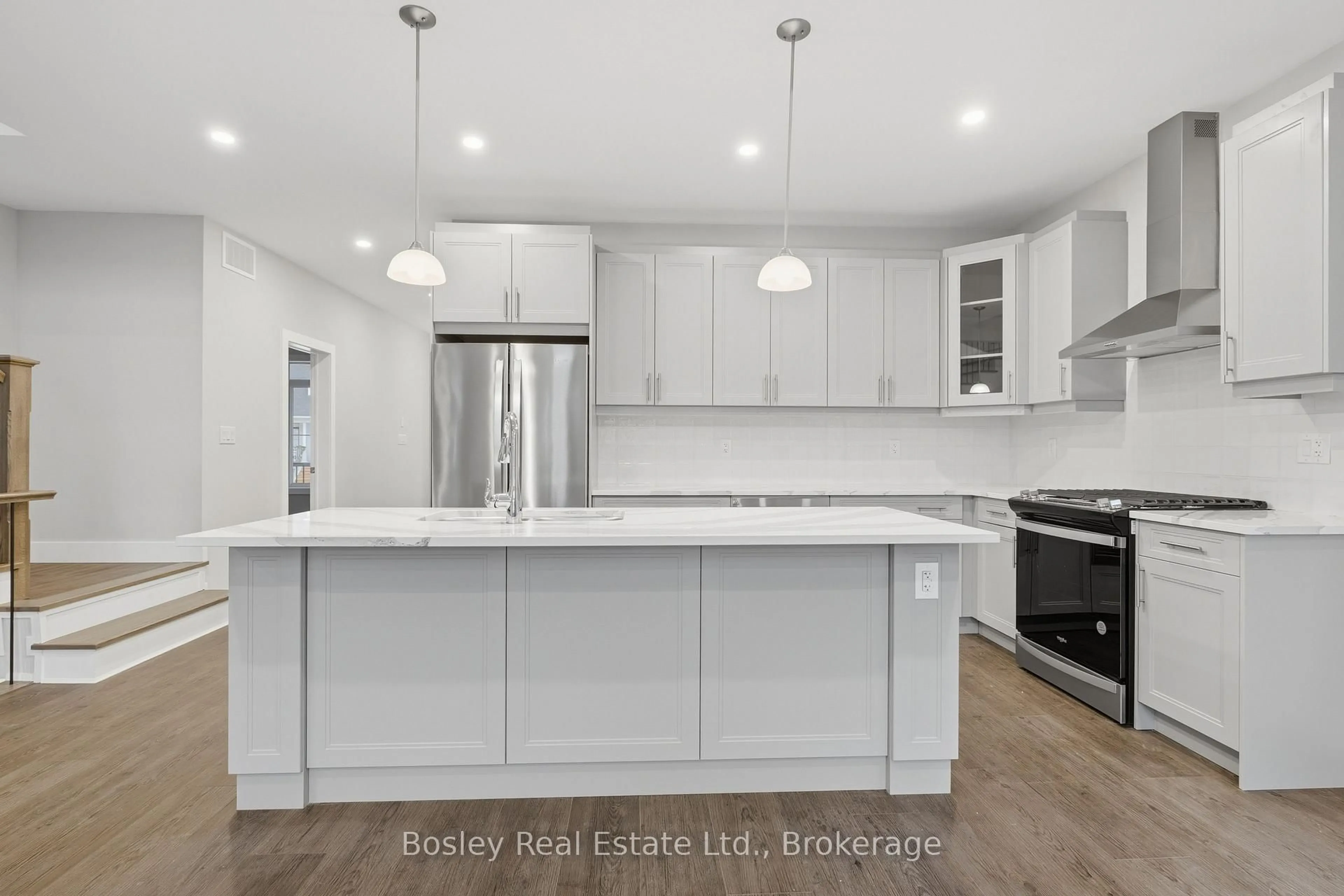 Open concept kitchen, unknown for 163 SUGAR MAPLE St, Blue Mountains Ontario L9Y 0Z3