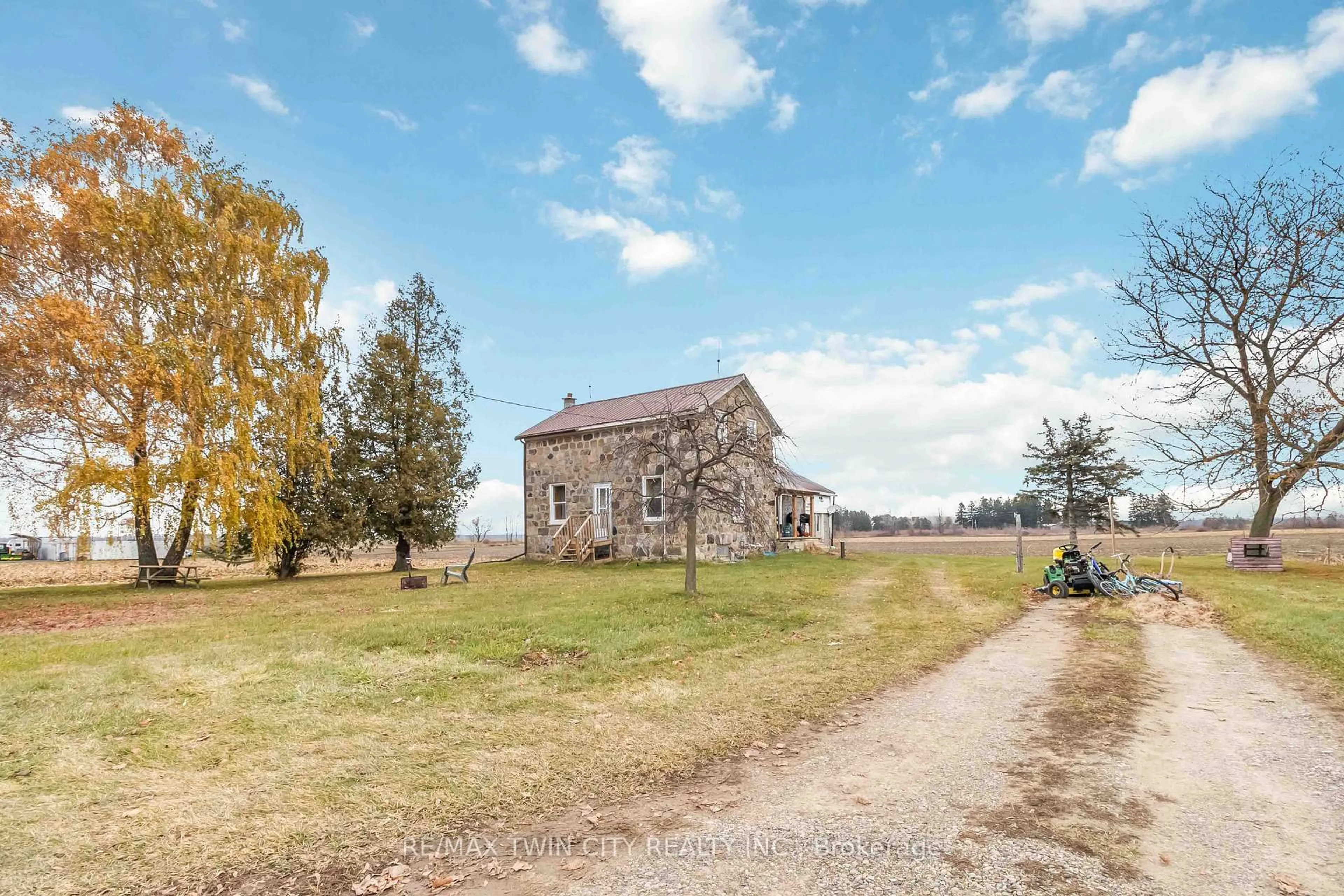 A pic from outside/outdoor area/front of a property/back of a property/a pic from drone, building for 130 Muir Rd, Brant Ontario N0E 1E0