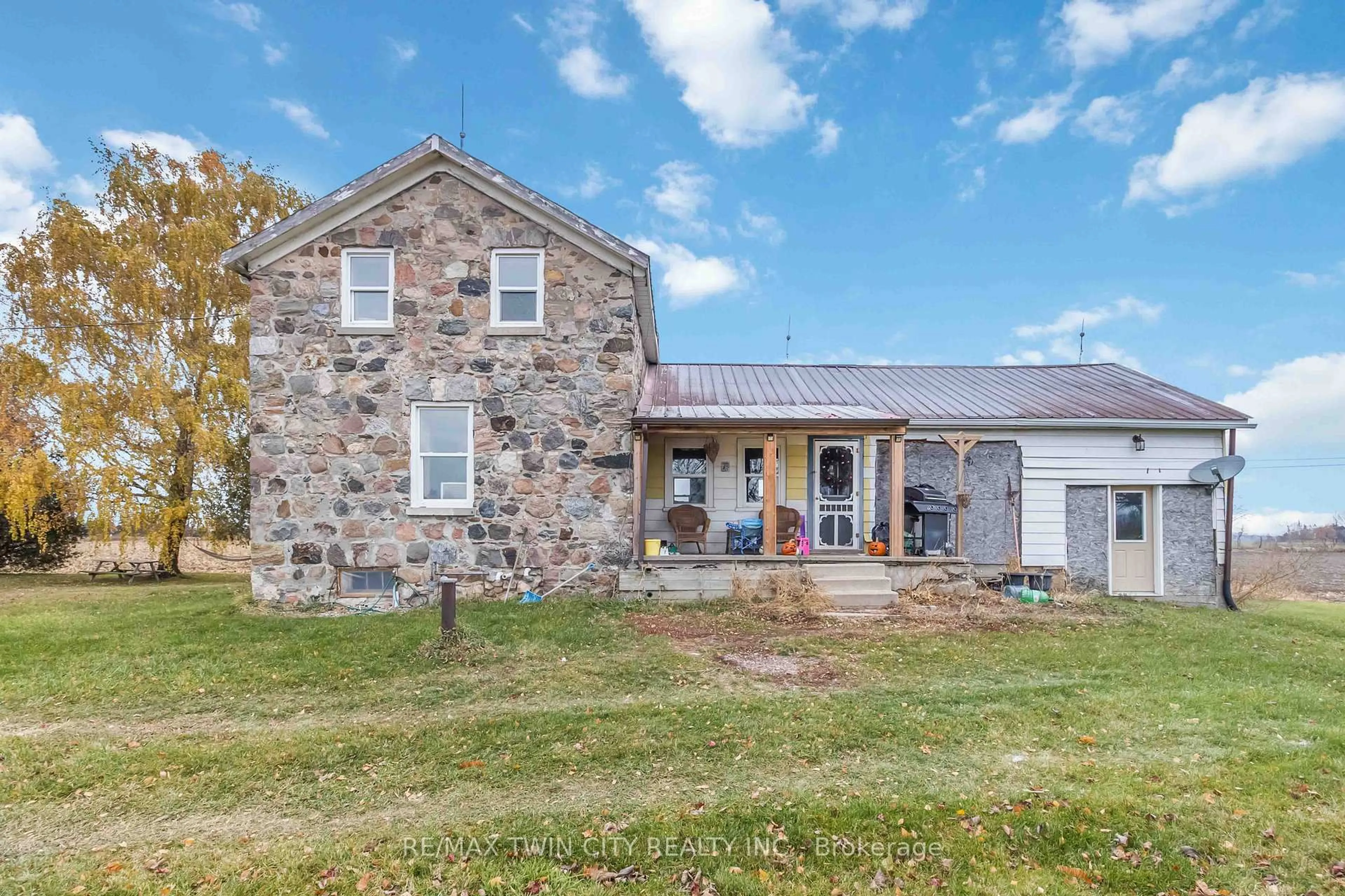 A pic from outside/outdoor area/front of a property/back of a property/a pic from drone, building for 130 Muir Rd, Brant Ontario N0E 1E0