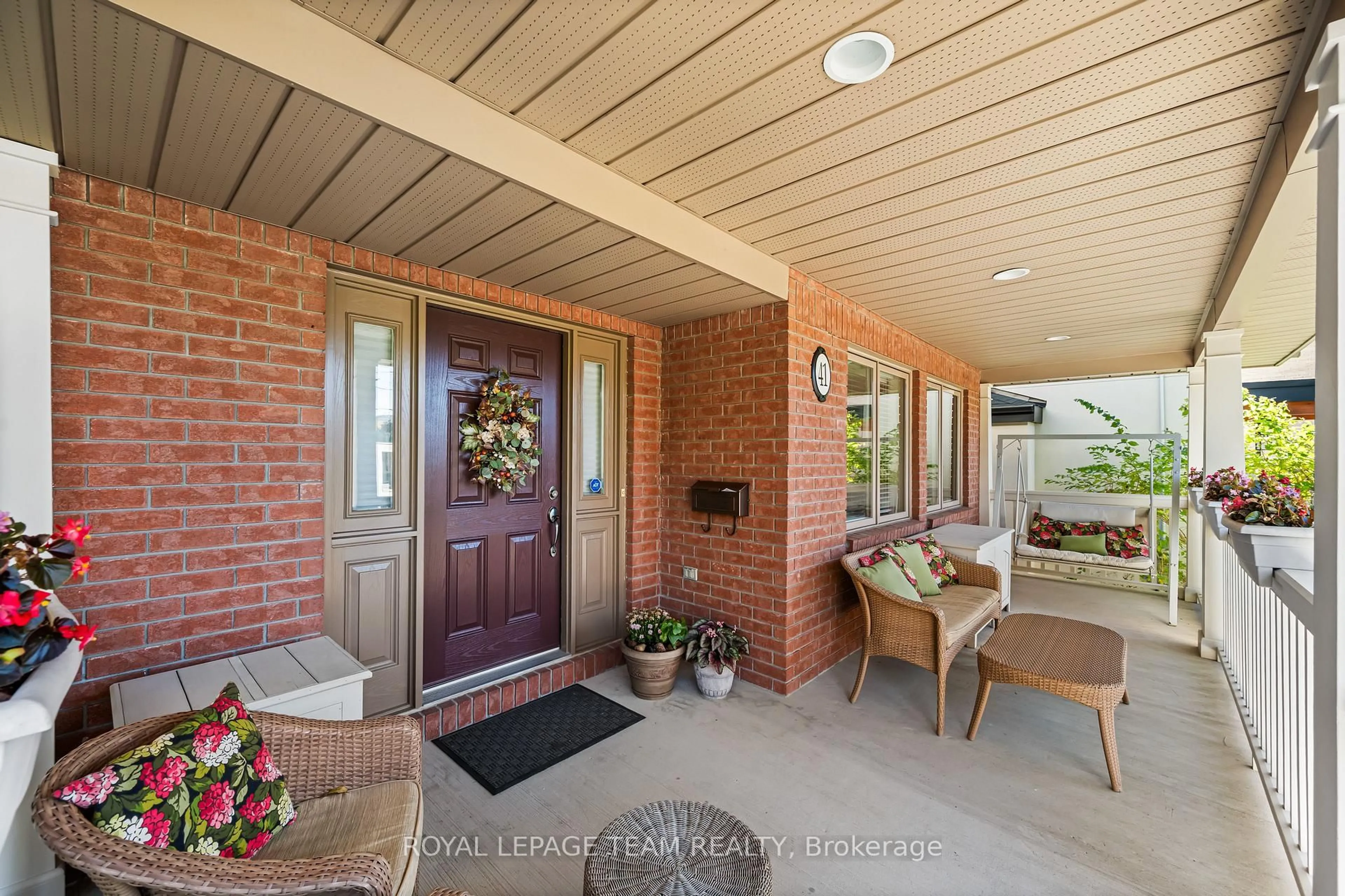 Indoor entryway for 41 Civic Pl, Ottawa Ontario K1Y 2E1