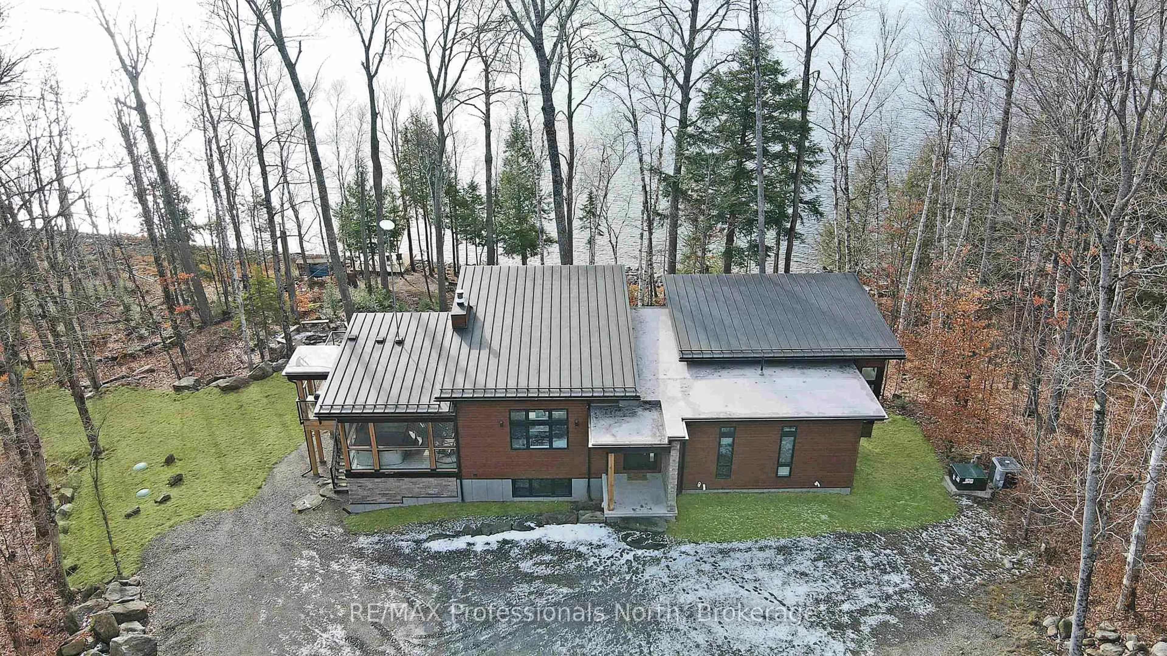 A pic from outside/outdoor area/front of a property/back of a property/a pic from drone, building for 1237 Burlywood Tr, Dysart et al Ontario K0M 1S0