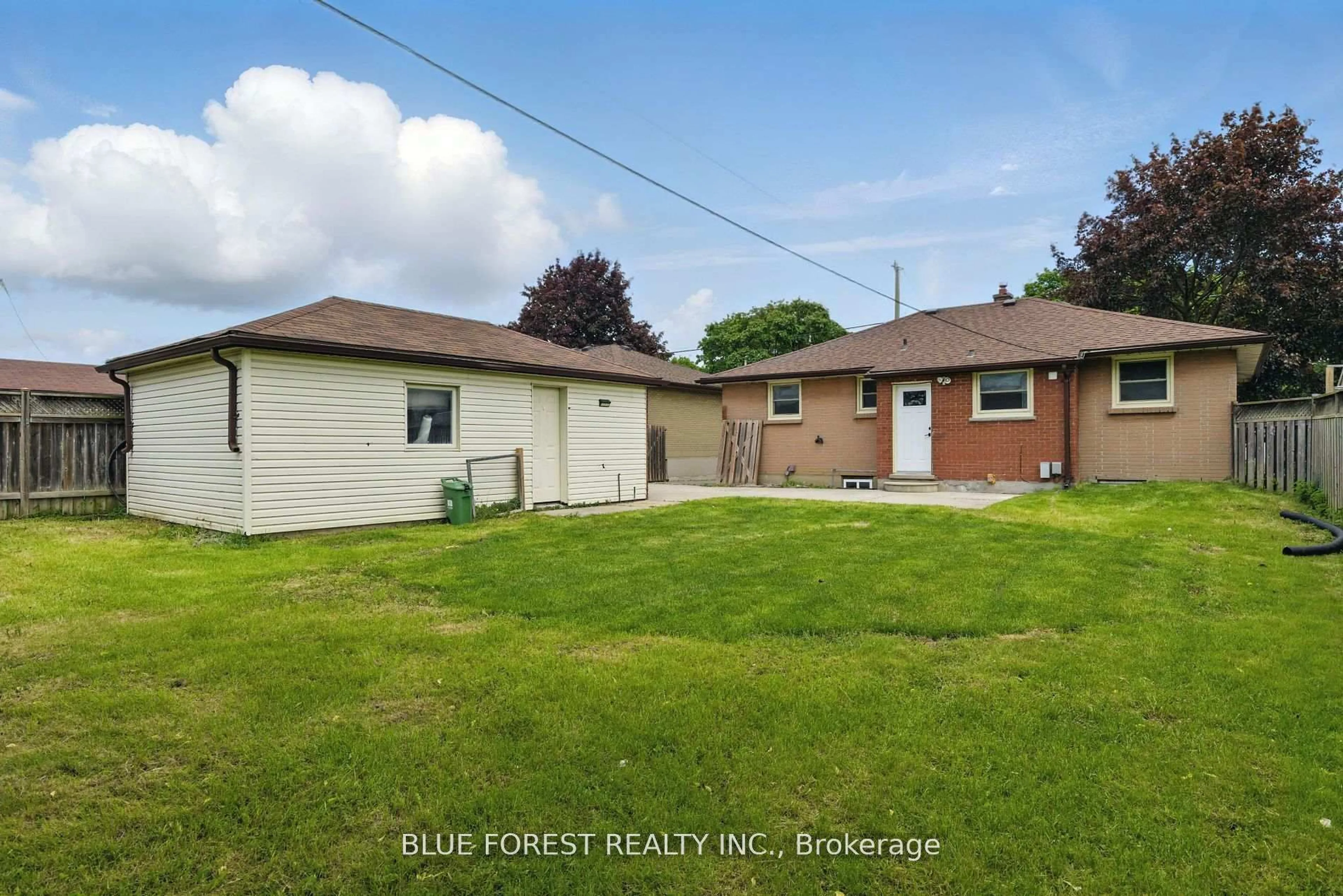 A pic from outside/outdoor area/front of a property/back of a property/a pic from drone, unknown for 197 Atkinson Blvd, London East Ontario N5W 4Z5