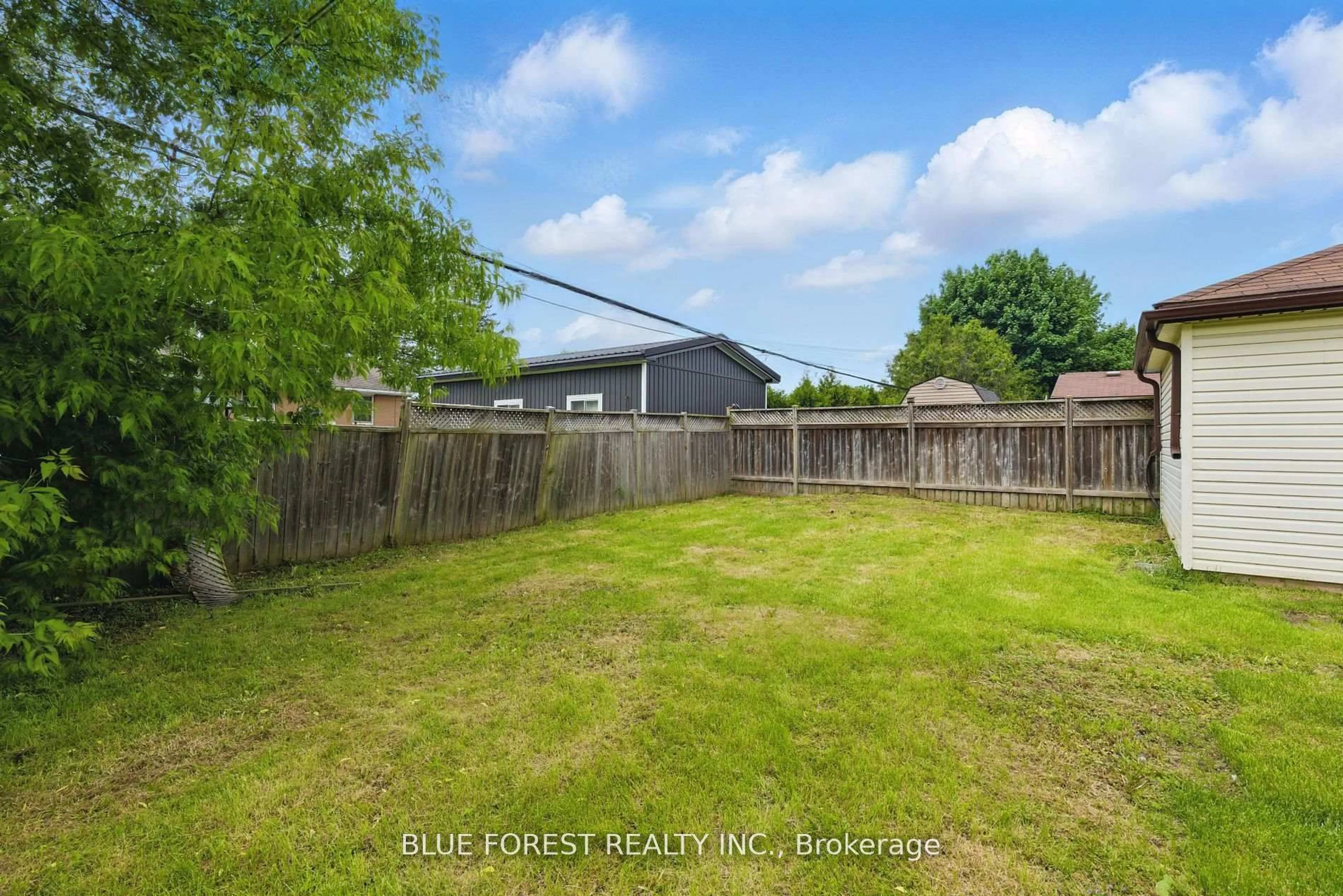 A pic from outside/outdoor area/front of a property/back of a property/a pic from drone, street for 197 Atkinson Blvd, London East Ontario N5W 4Z5