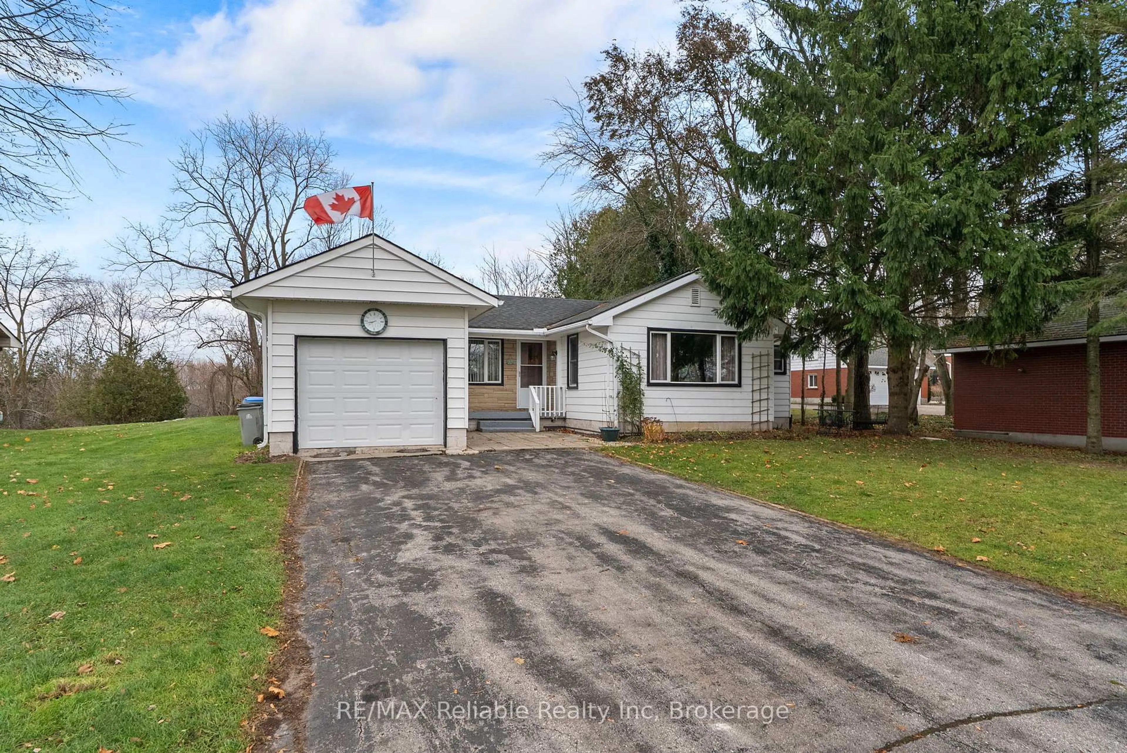 Unknown for 77836 London Rd, Huron East Ontario N0M 1L0