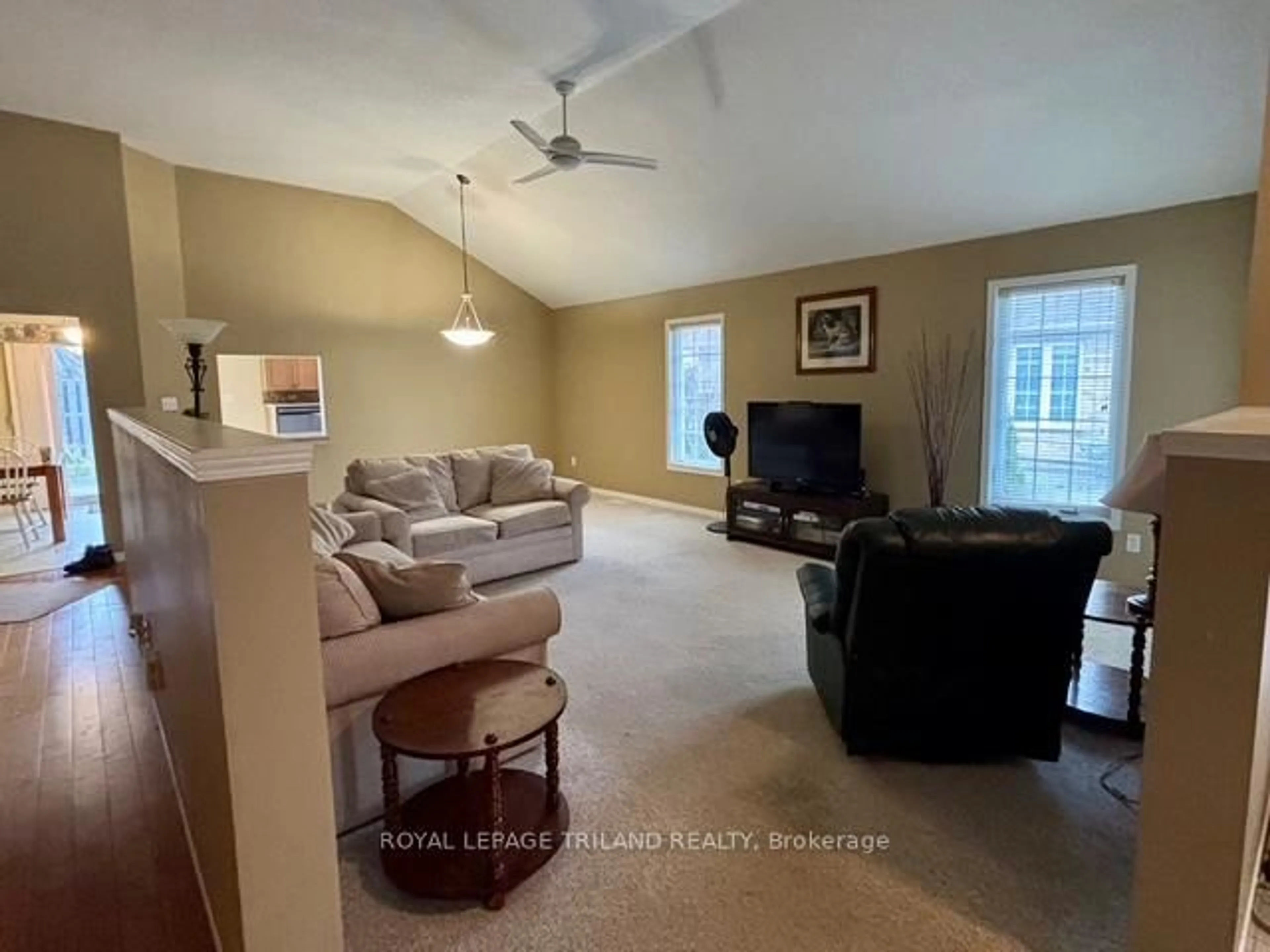 Living room with furniture, unknown for 837 Silversmith St, London North Ontario N6H 5T4