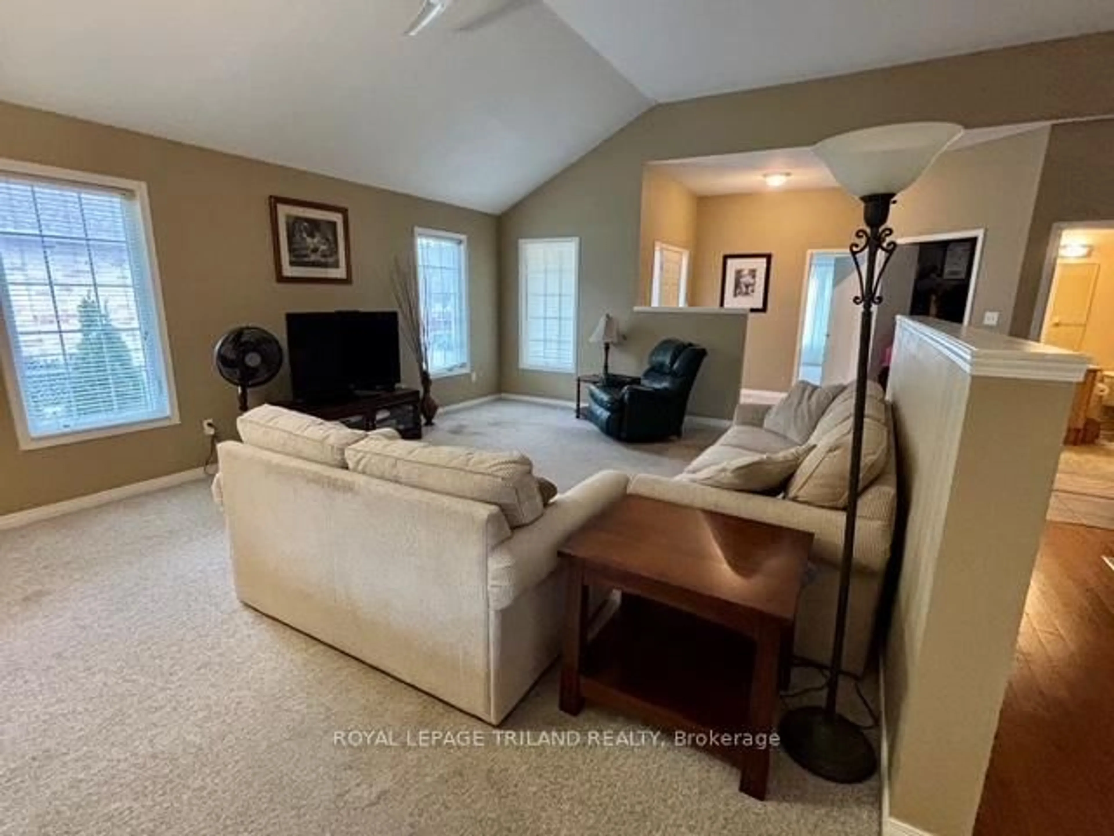 Living room with furniture, unknown for 837 Silversmith St, London North Ontario N6H 5T4