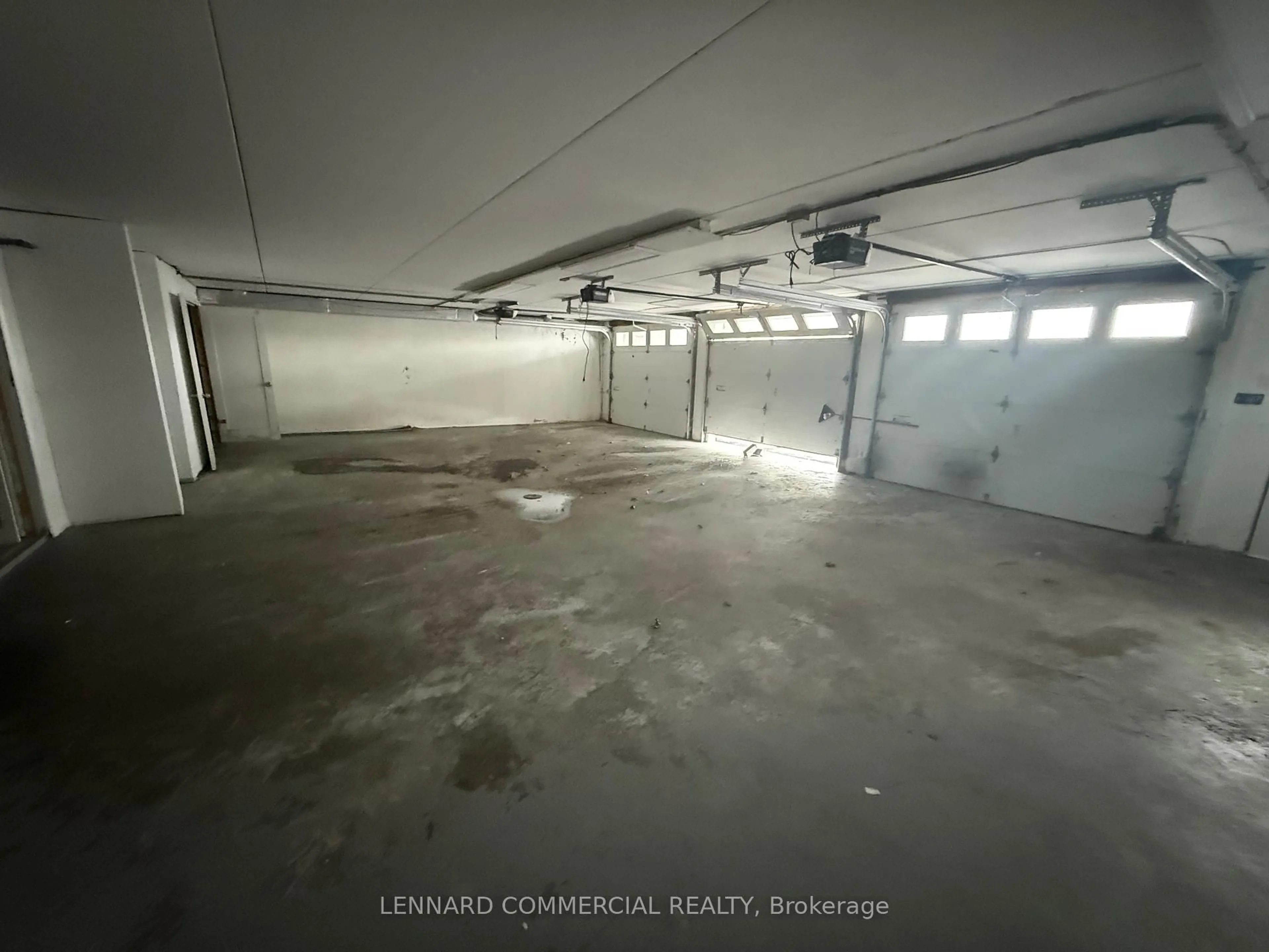 Indoor garage for 8411 RUSSELL Rd, Navan Ontario K4B 1J1