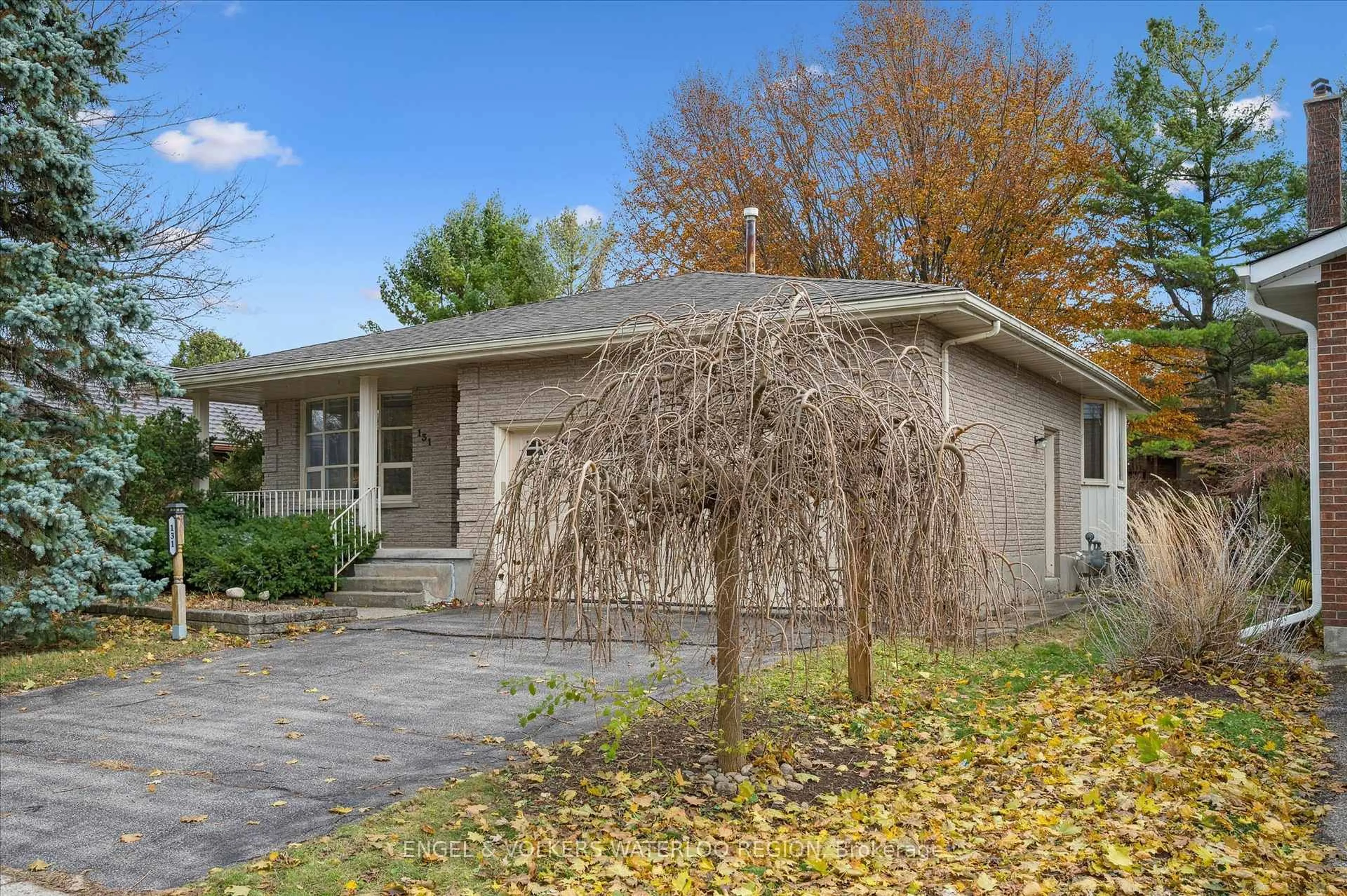 Home with vinyl exterior material, street for 131 Woodbend Cres, Waterloo Ontario N2T 1G9