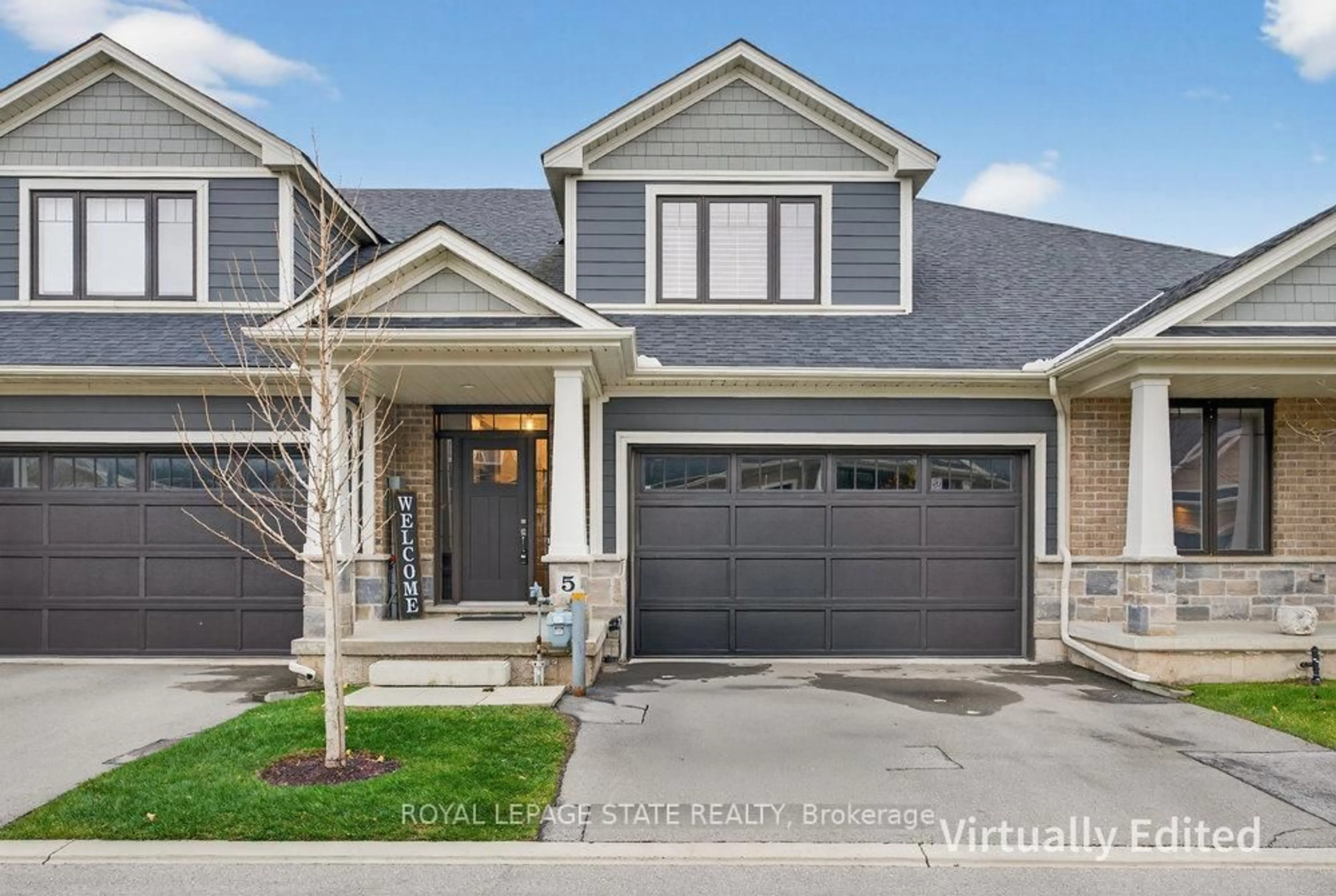 Home with vinyl exterior material, street for 5 Macassa Crt, Grimsby Ontario L3M 0H7