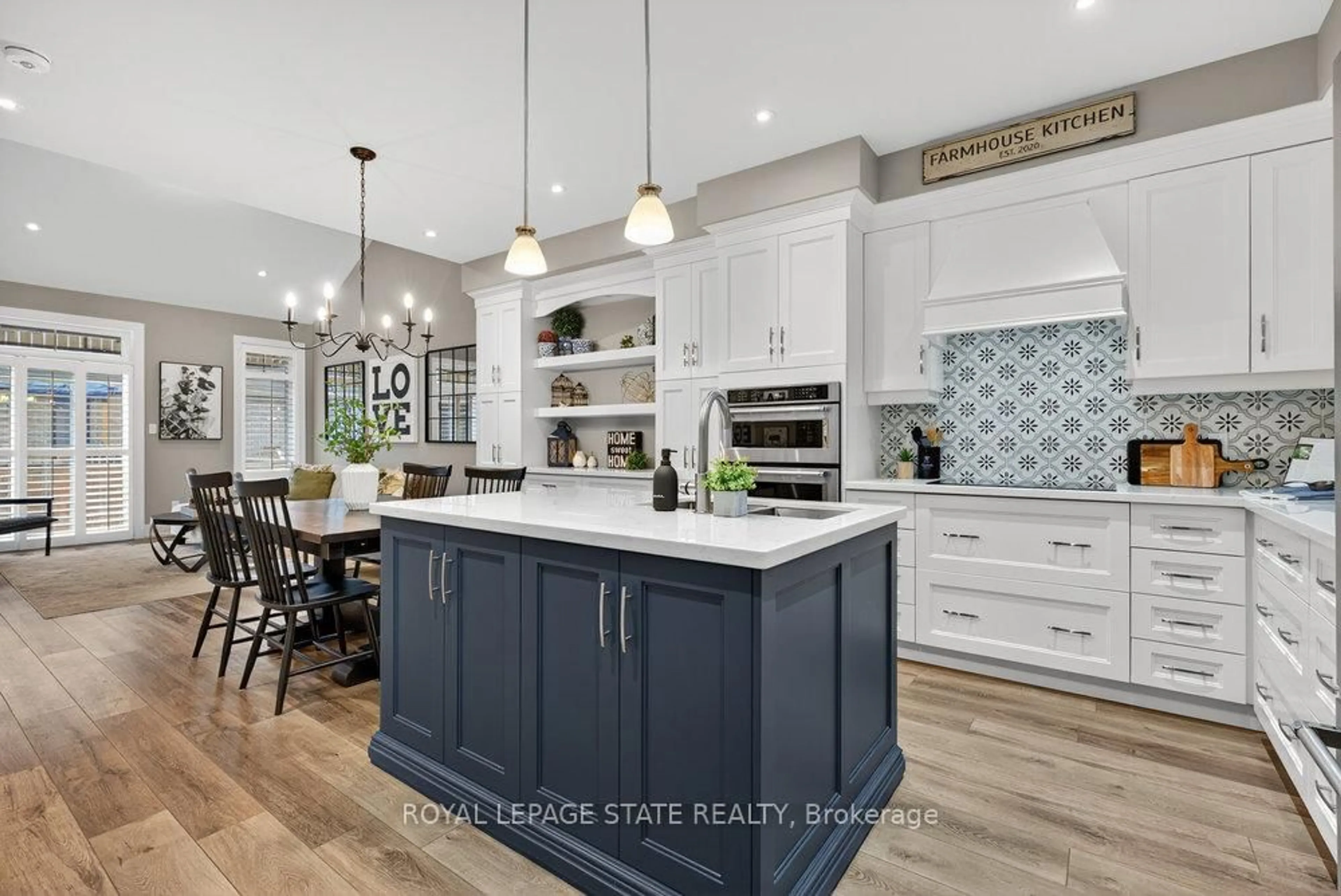 Open concept kitchen, ceramic/tile floor for 5 Macassa Crt, Grimsby Ontario L3M 0H7