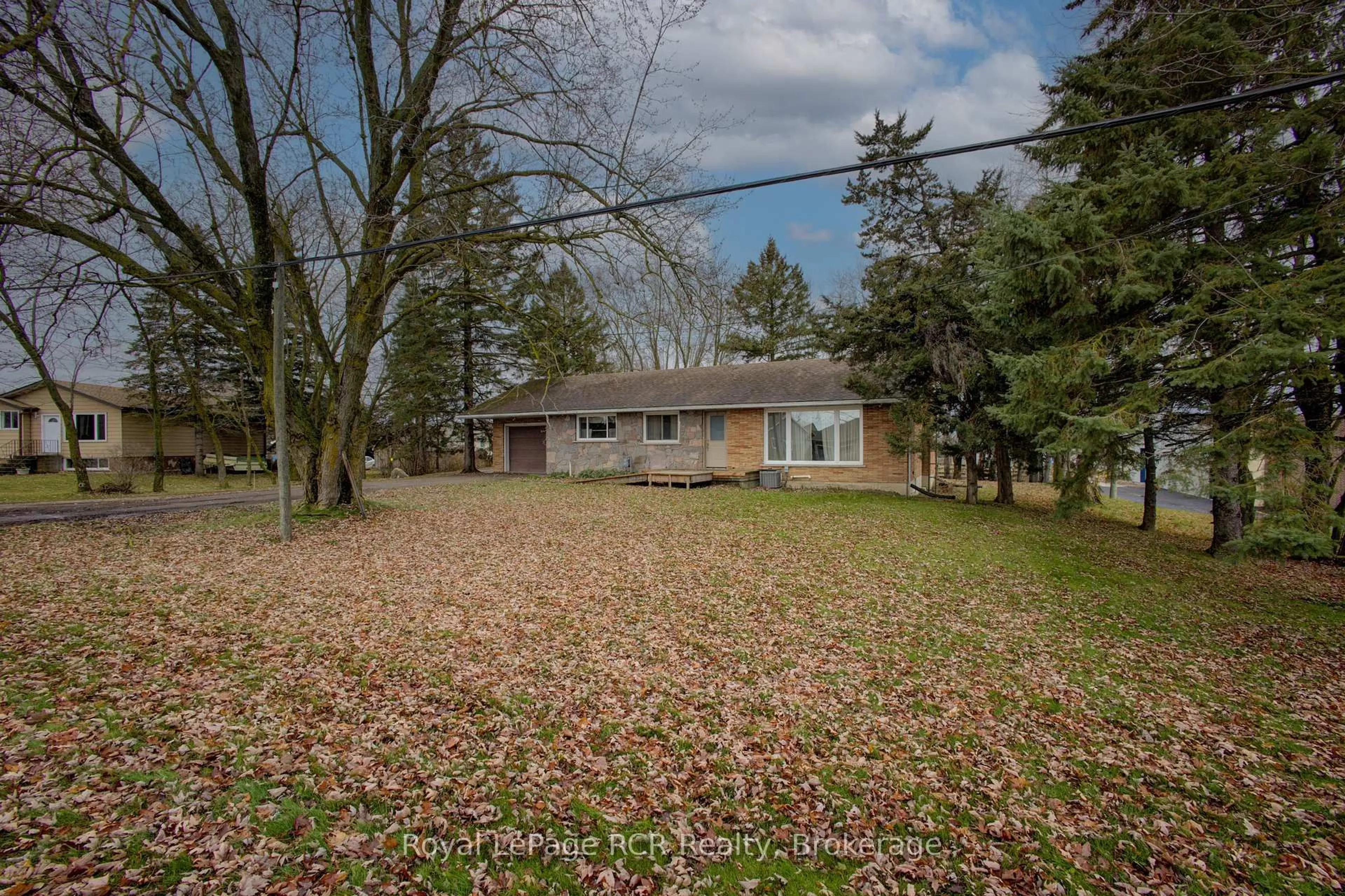 A pic from outside/outdoor area/front of a property/back of a property/a pic from drone, unknown for 441 Smith St, Wellington North Ontario N0G 1A0