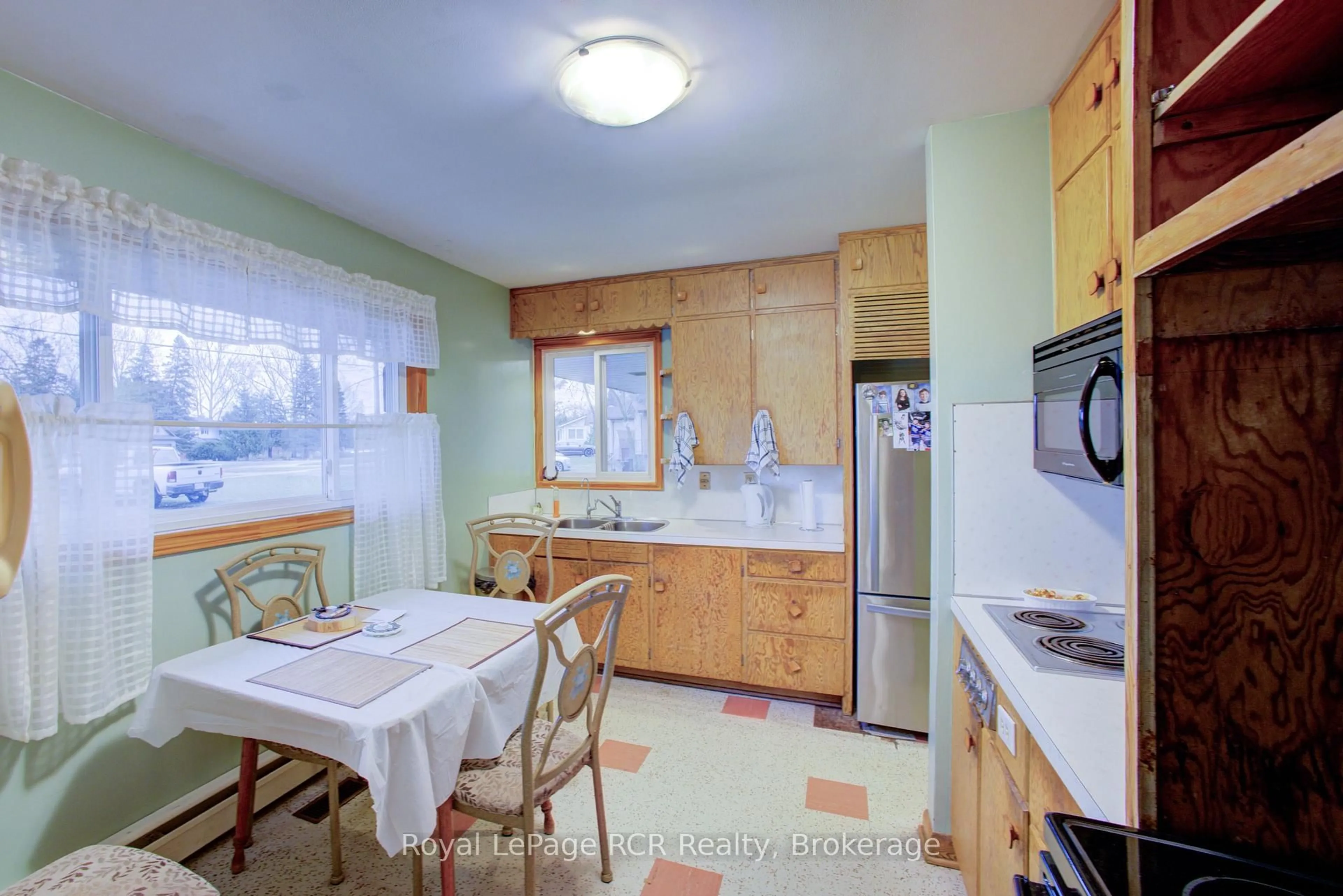 Standard kitchen, ceramic/tile floor for 441 Smith St, Wellington North Ontario N0G 1A0