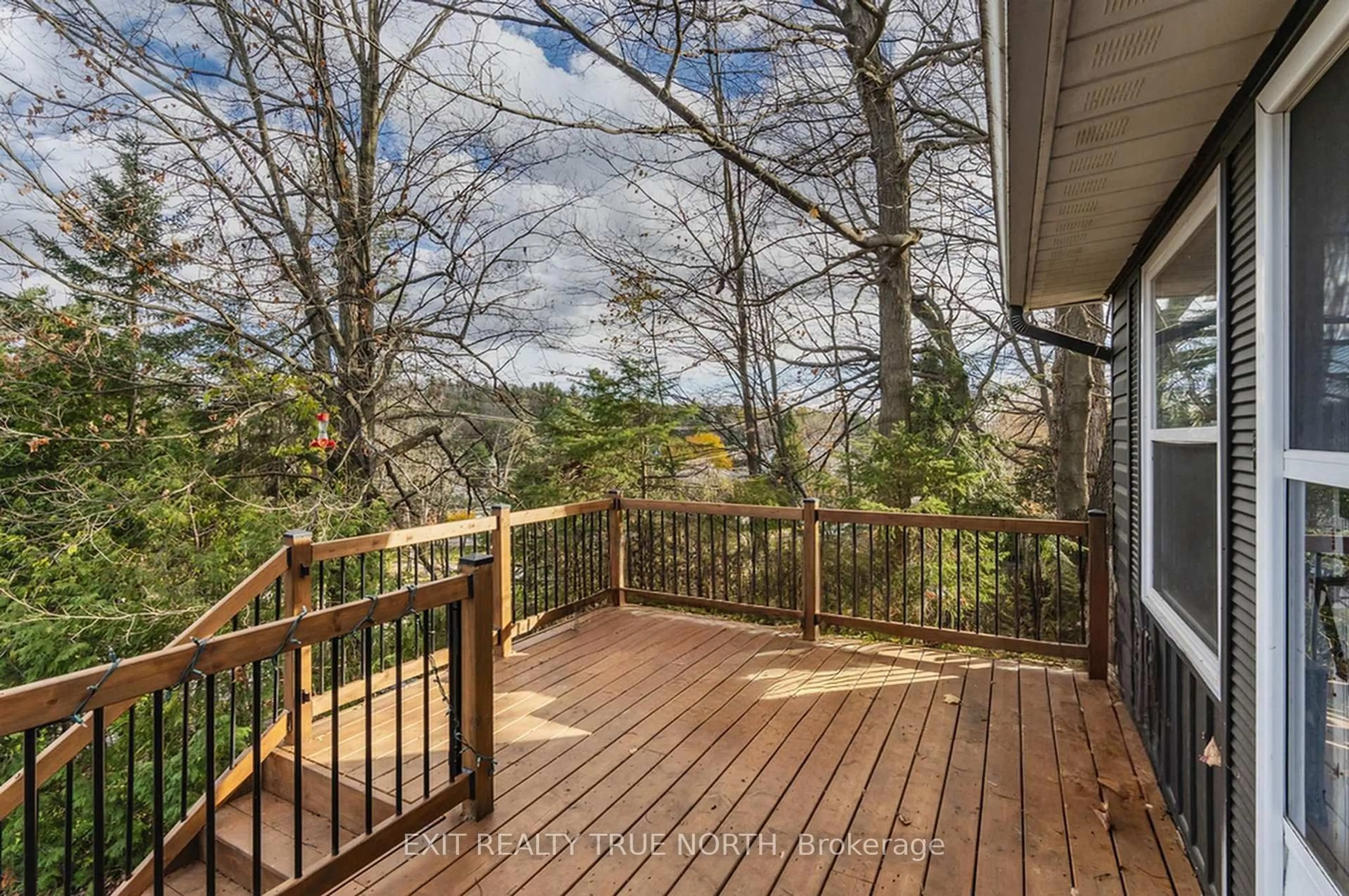 Patio, forest/trees view for 152 Holditch St, Bracebridge Ontario P1L 1E9