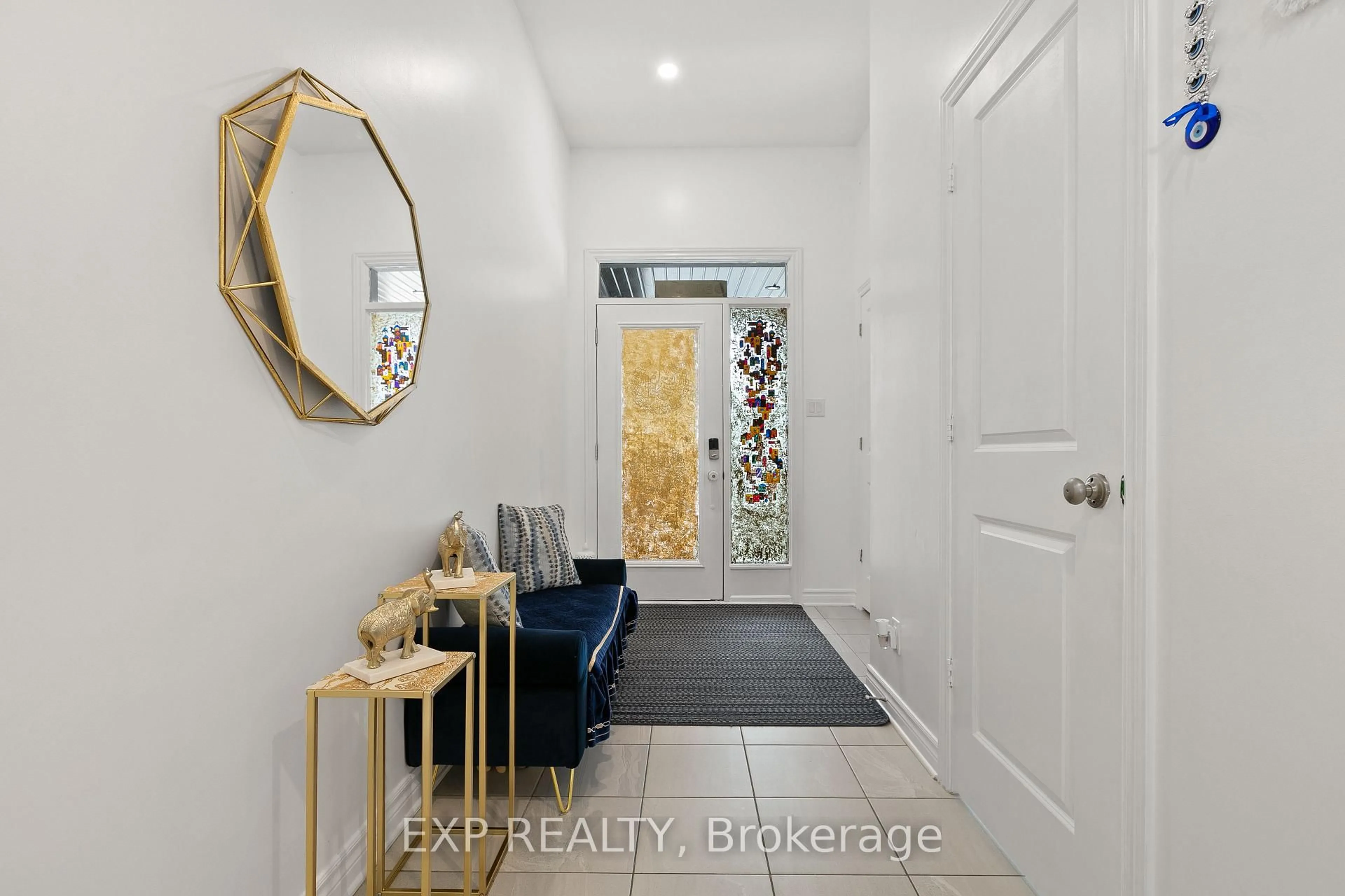 Indoor entryway for 1010 Eider St, Ottawa Ontario K4M 0P5