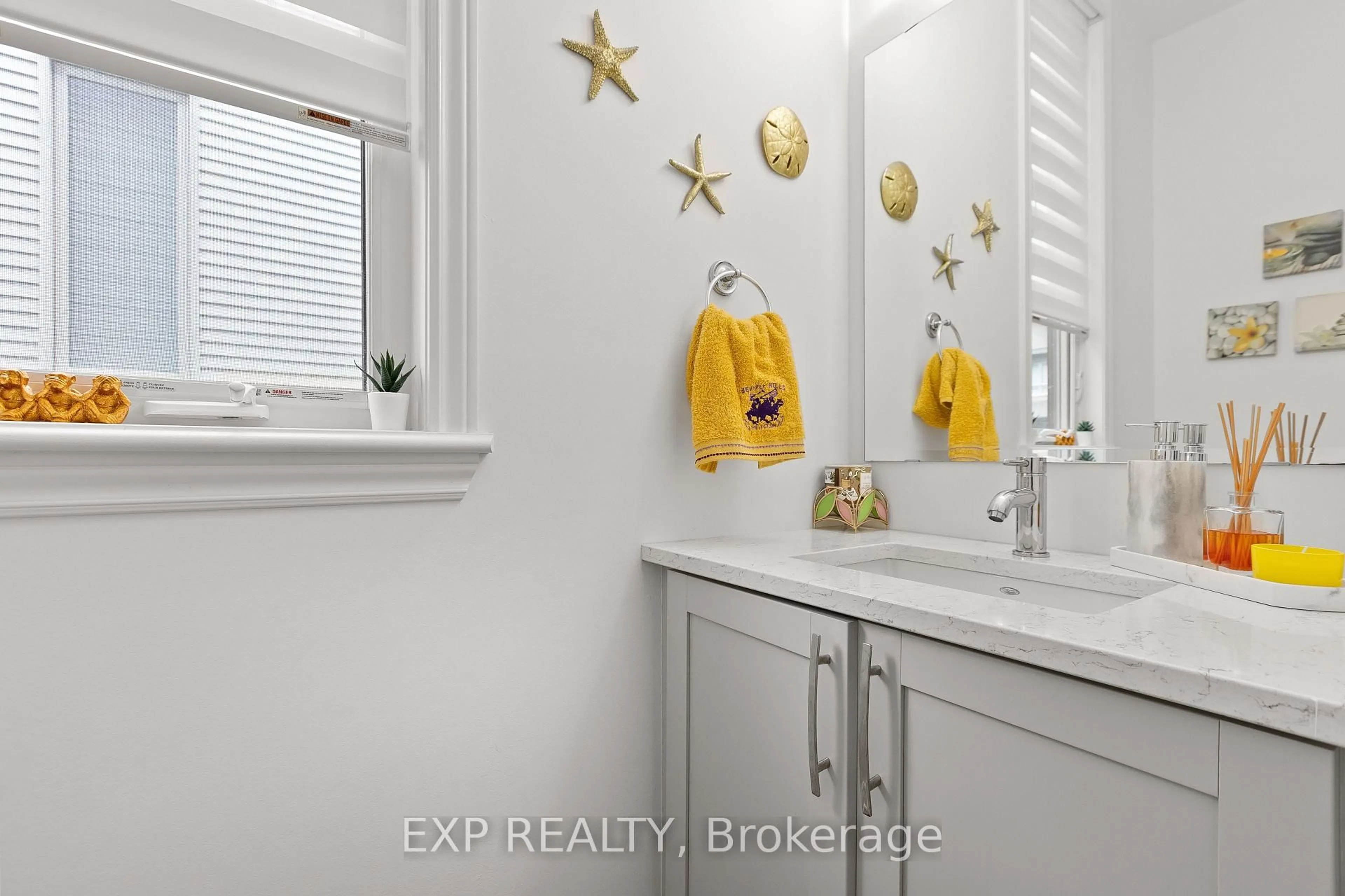 Contemporary bathroom, ceramic/tile floor for 1010 Eider St, Ottawa Ontario K4M 0P5